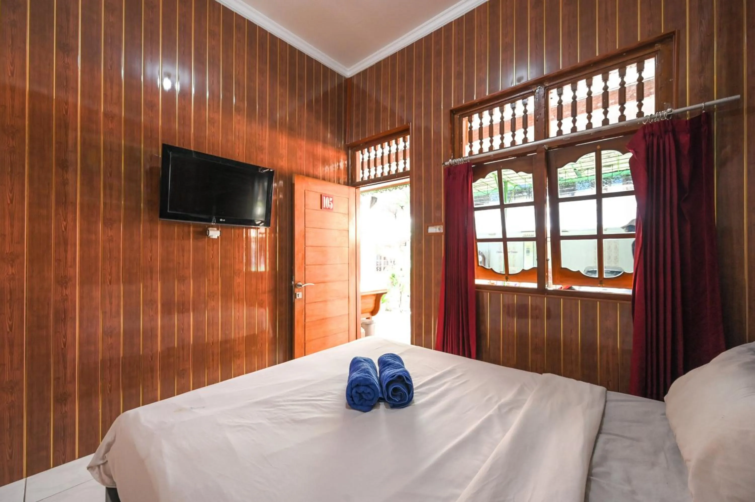 Bedroom, Bed in Ceria Guesthouse Seminyak Mitra RedDoorz