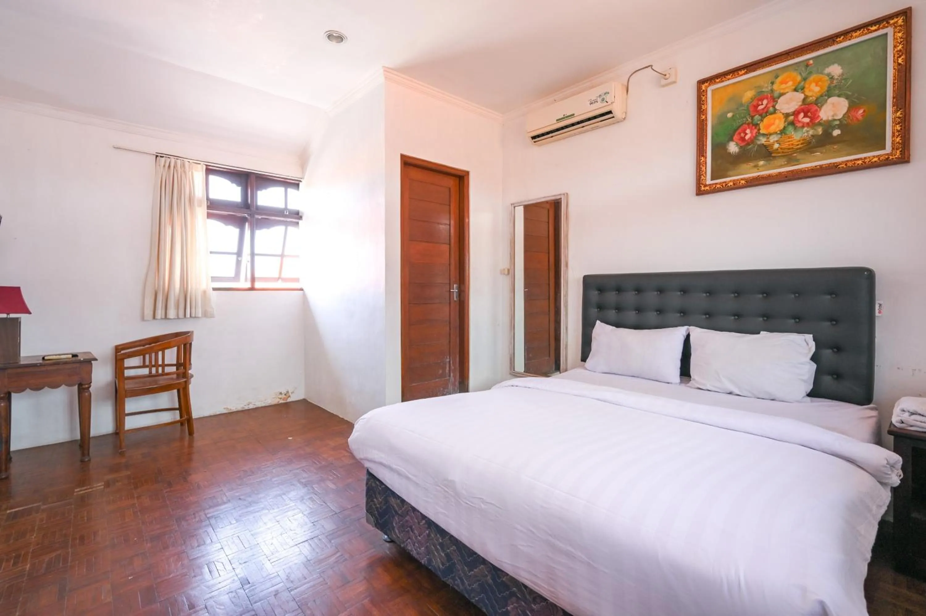 Bedroom, Bed in Ceria Guesthouse Seminyak Mitra RedDoorz