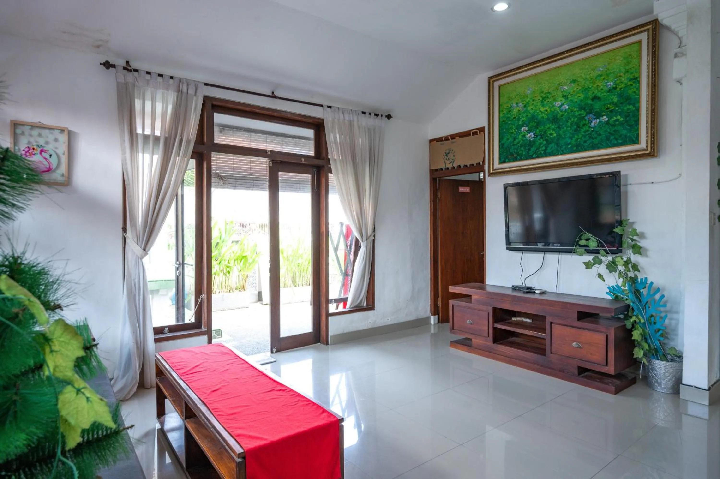 Seating area in Ceria Guesthouse Seminyak Mitra RedDoorz
