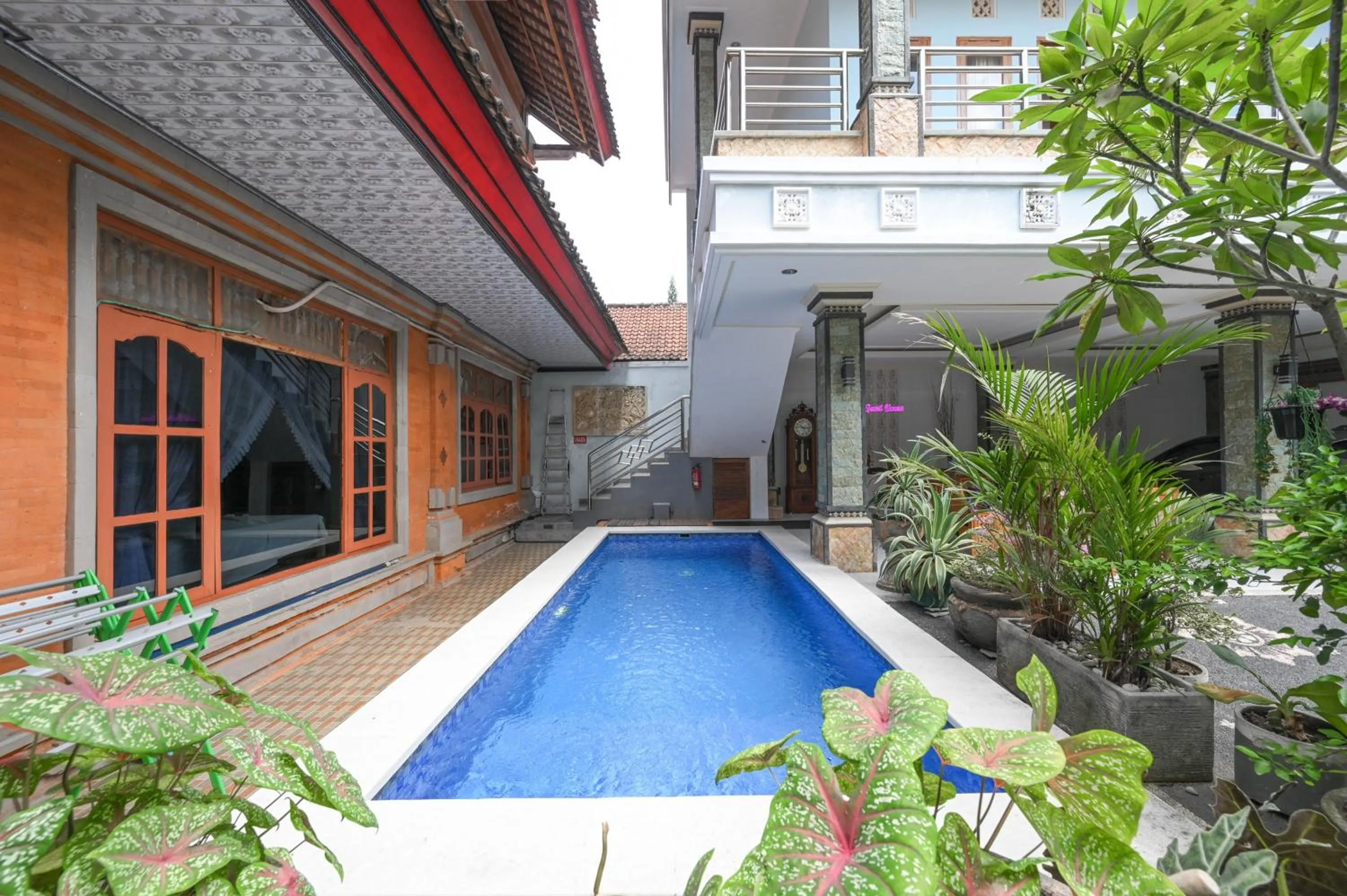 Swimming pool in Ceria Guesthouse Seminyak Mitra RedDoorz