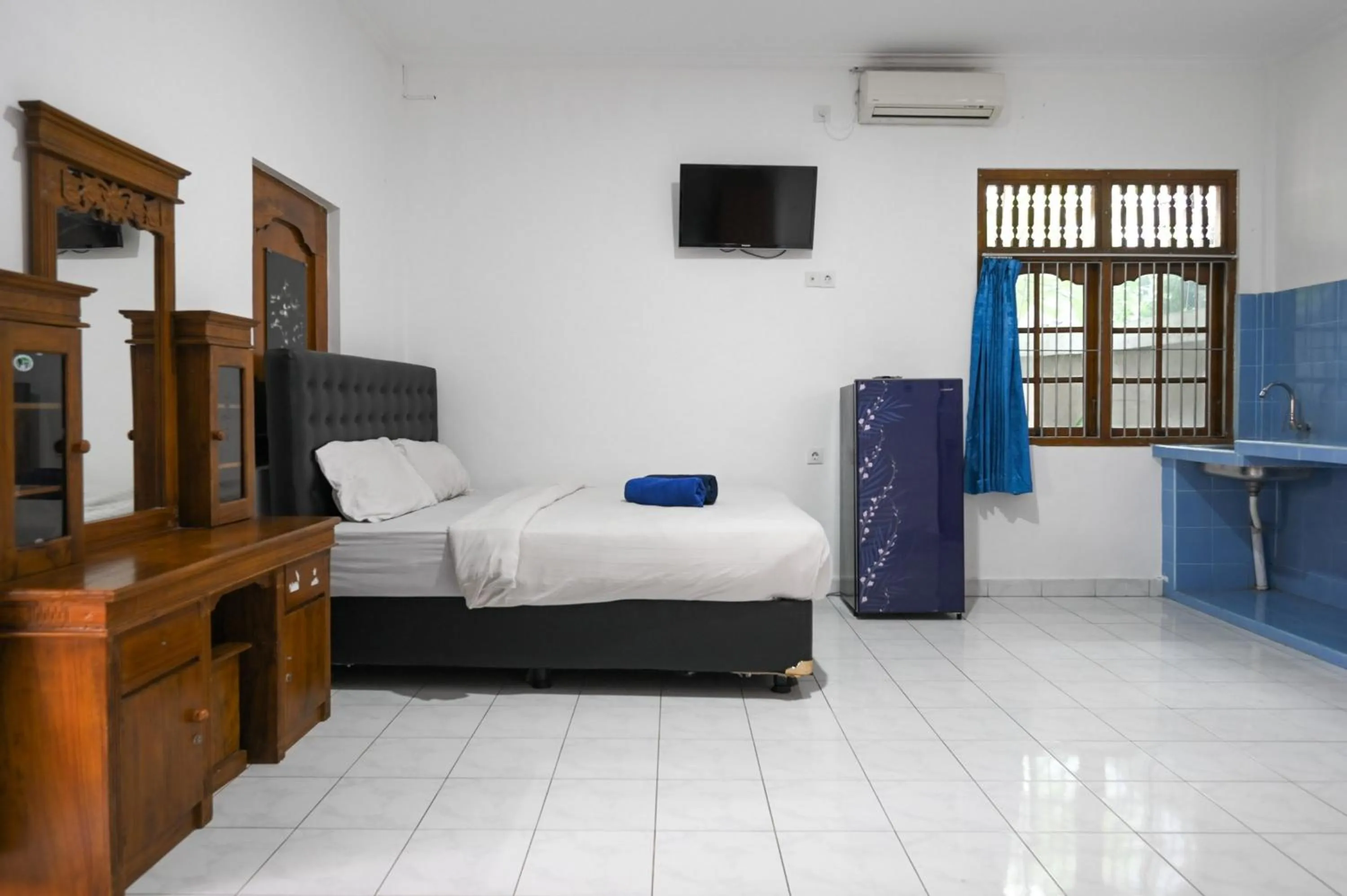 Bedroom, Bed in Ceria Guesthouse Seminyak Mitra RedDoorz