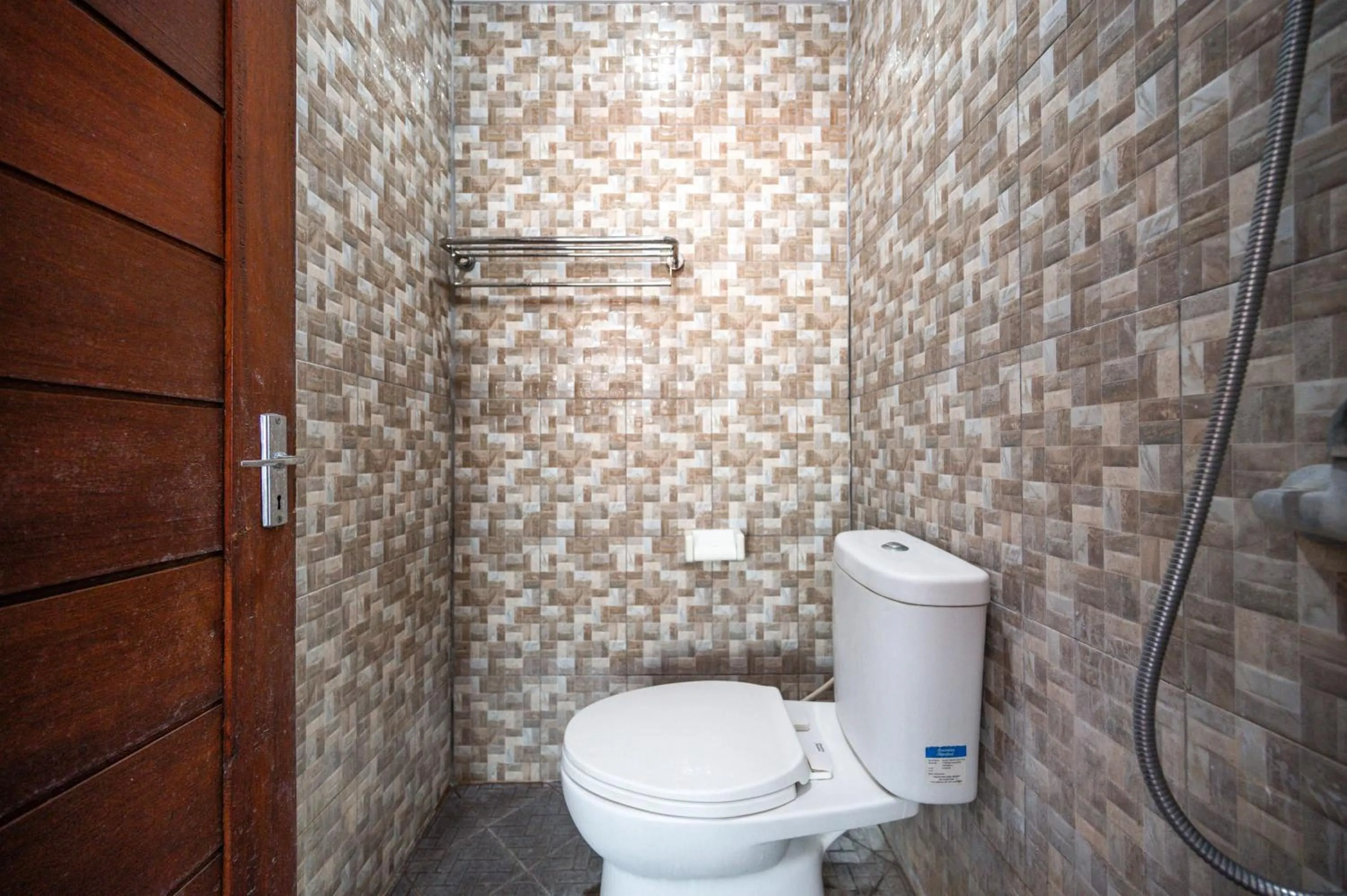 Bathroom in Ceria Guesthouse Seminyak Mitra RedDoorz