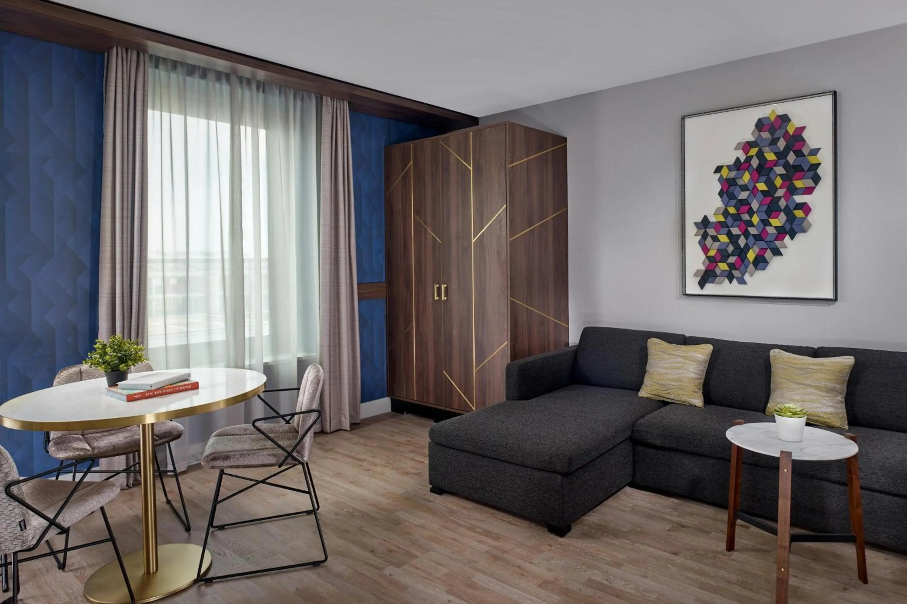 Photo of the whole room in Aloft Birmingham Eastside