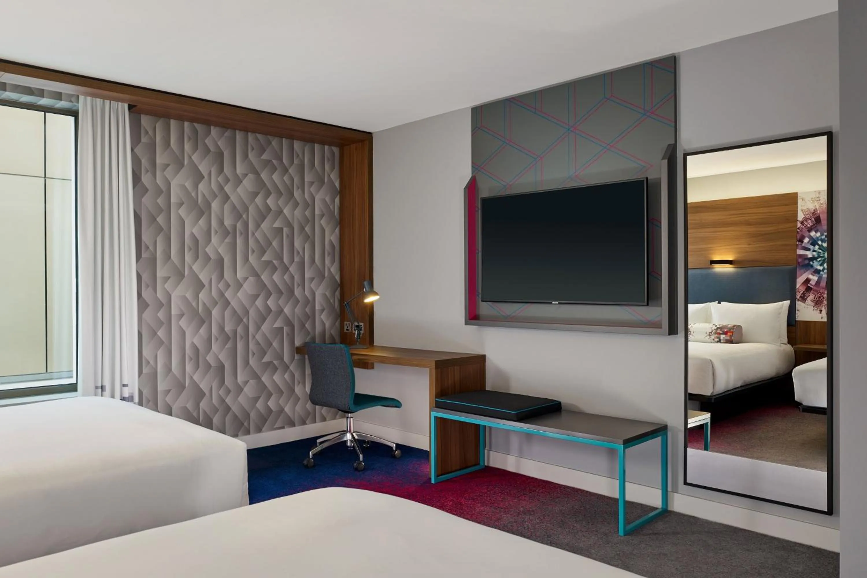 Photo of the whole room, Bed in Aloft Birmingham Eastside