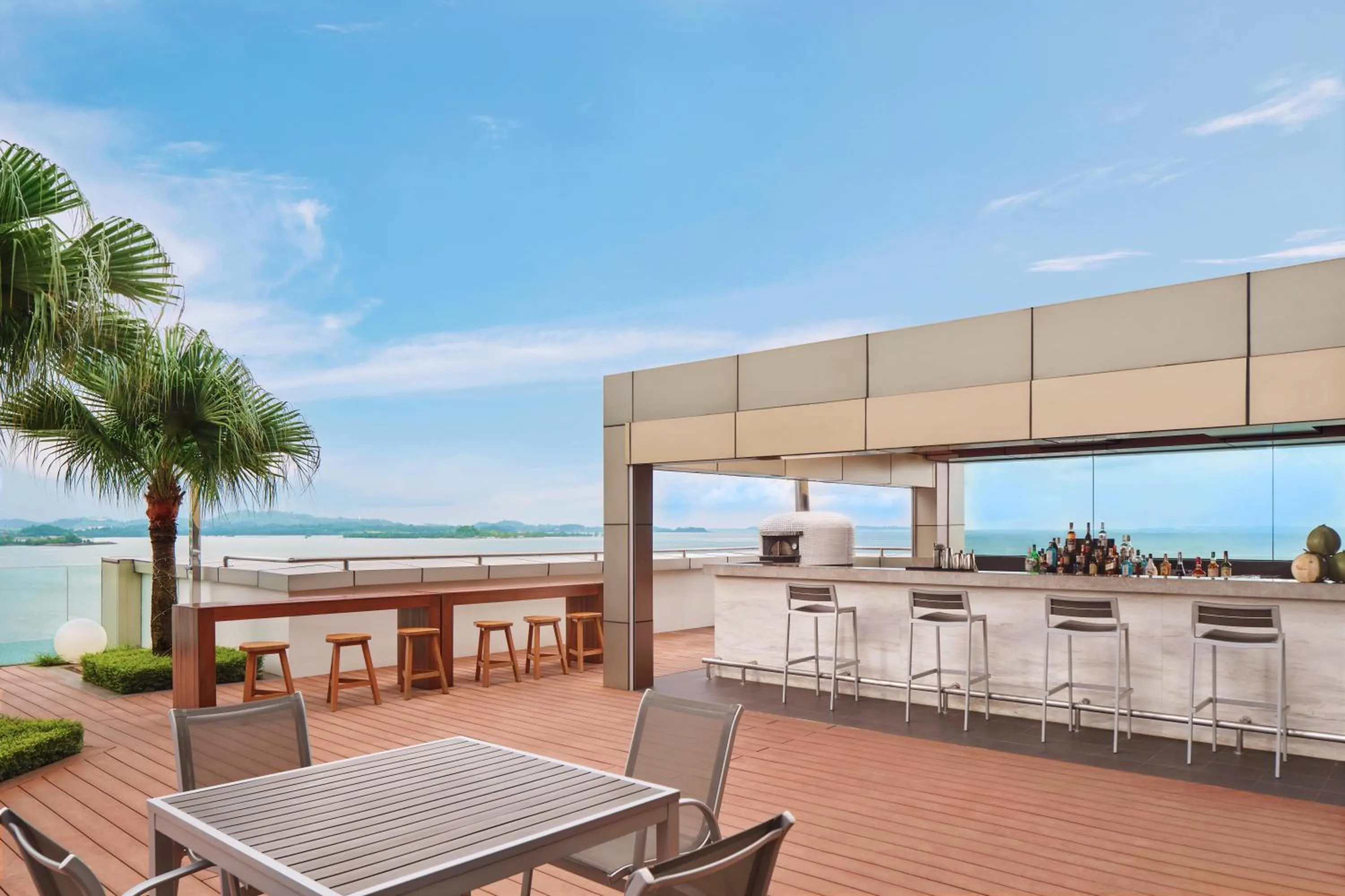 Lounge or bar in Batam Marriott Hotel Harbour Bay