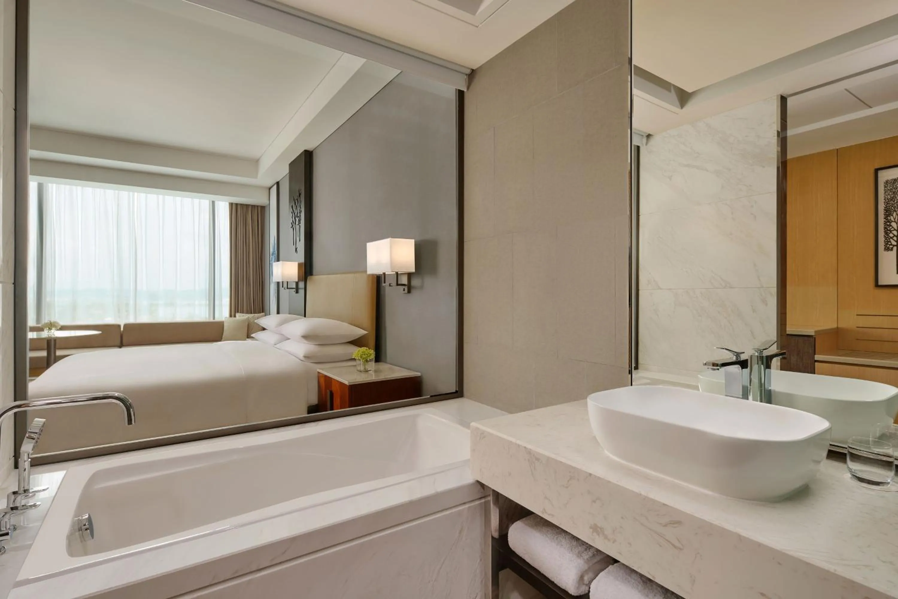 Bathroom, Bed in Batam Marriott Hotel Harbour Bay