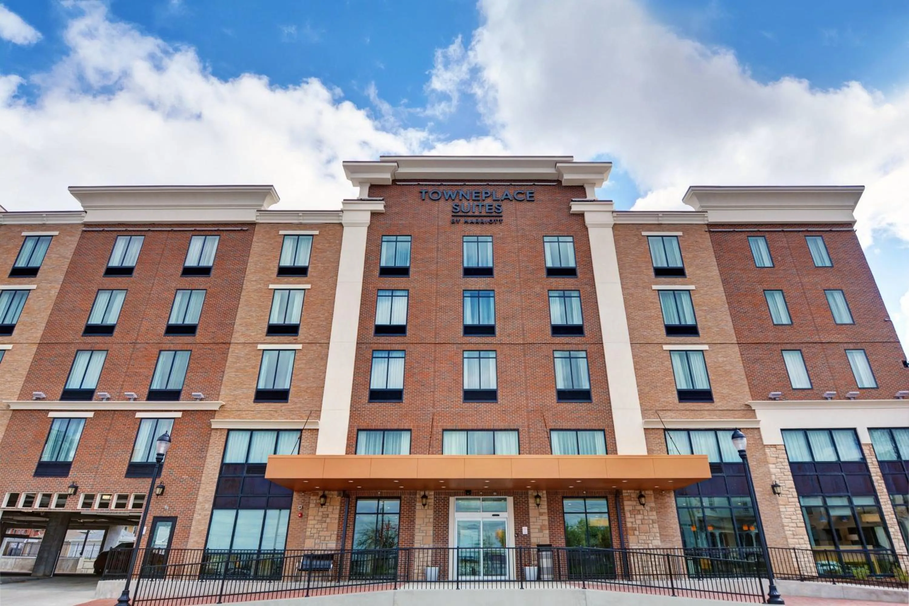 Property building in TownePlace Suites by Marriott Indianapolis Downtown