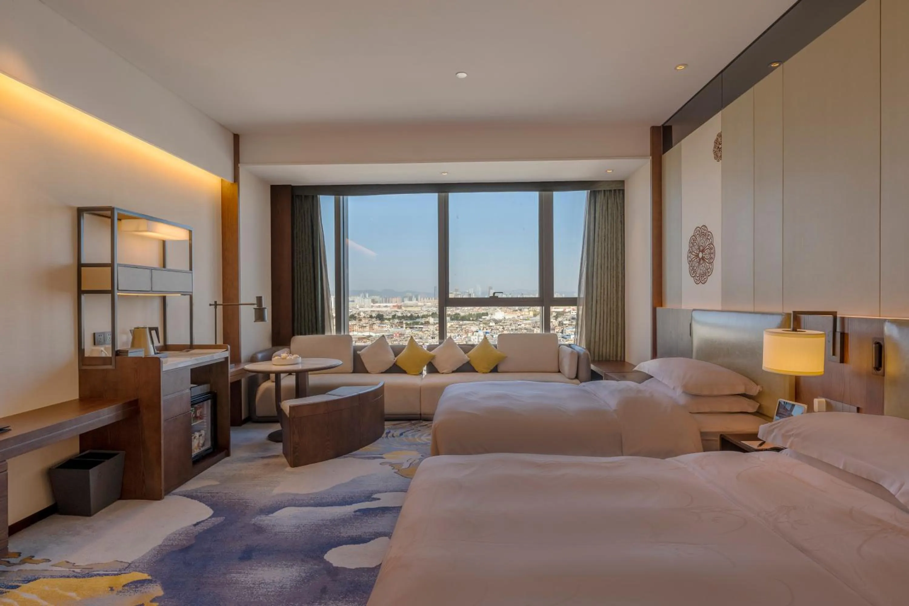 Property building, Bed in Sheraton Kunming