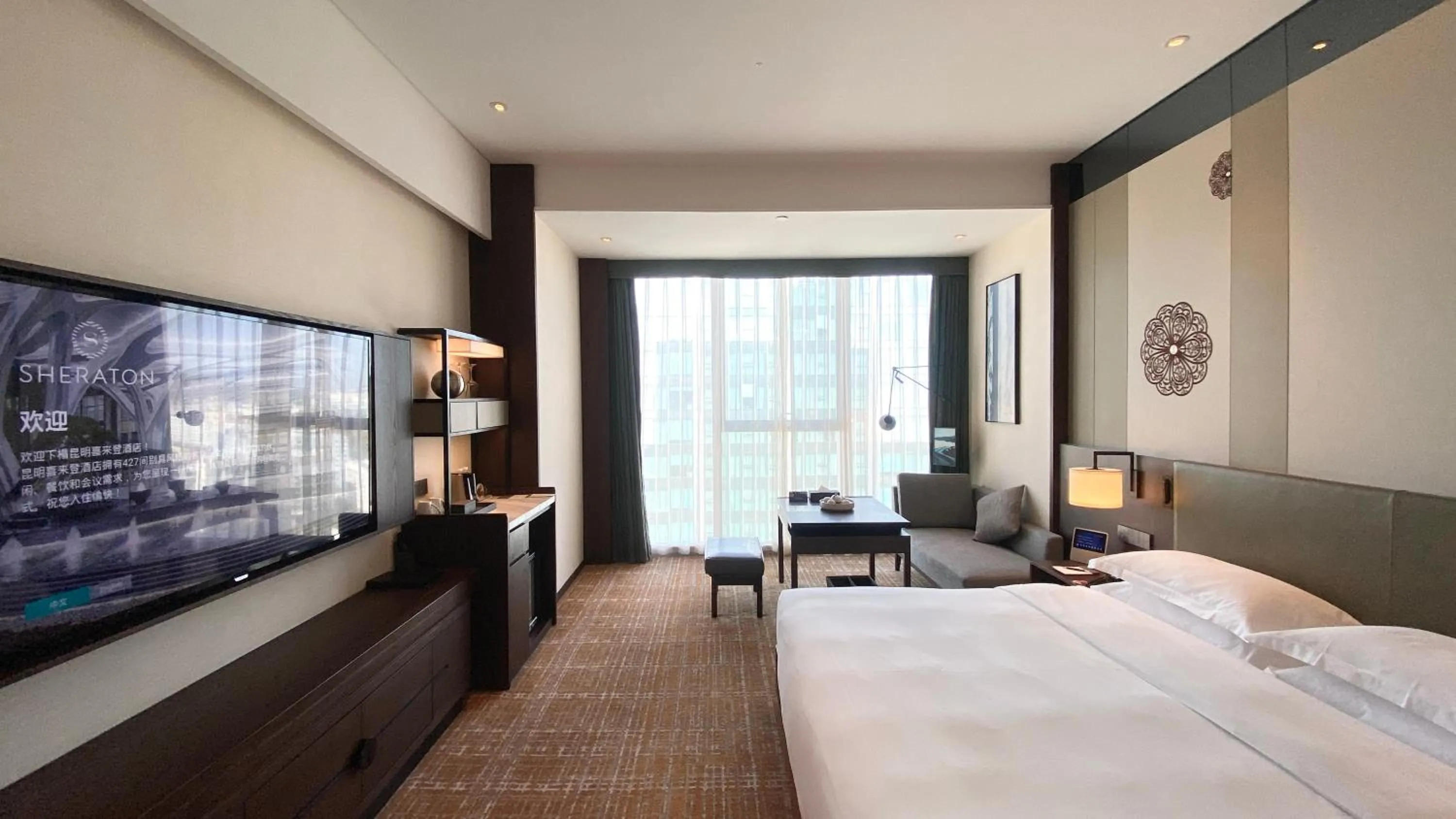 Photo of the whole room, Bed in Sheraton Kunming