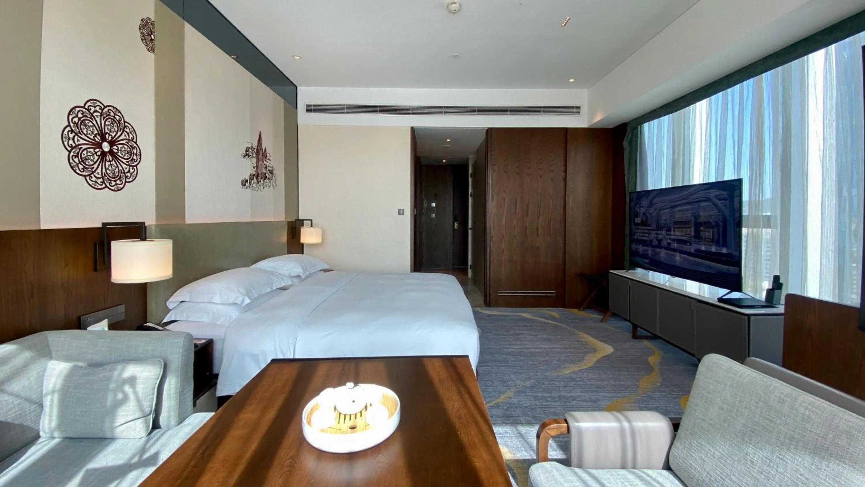 Photo of the whole room, Bed in Sheraton Kunming