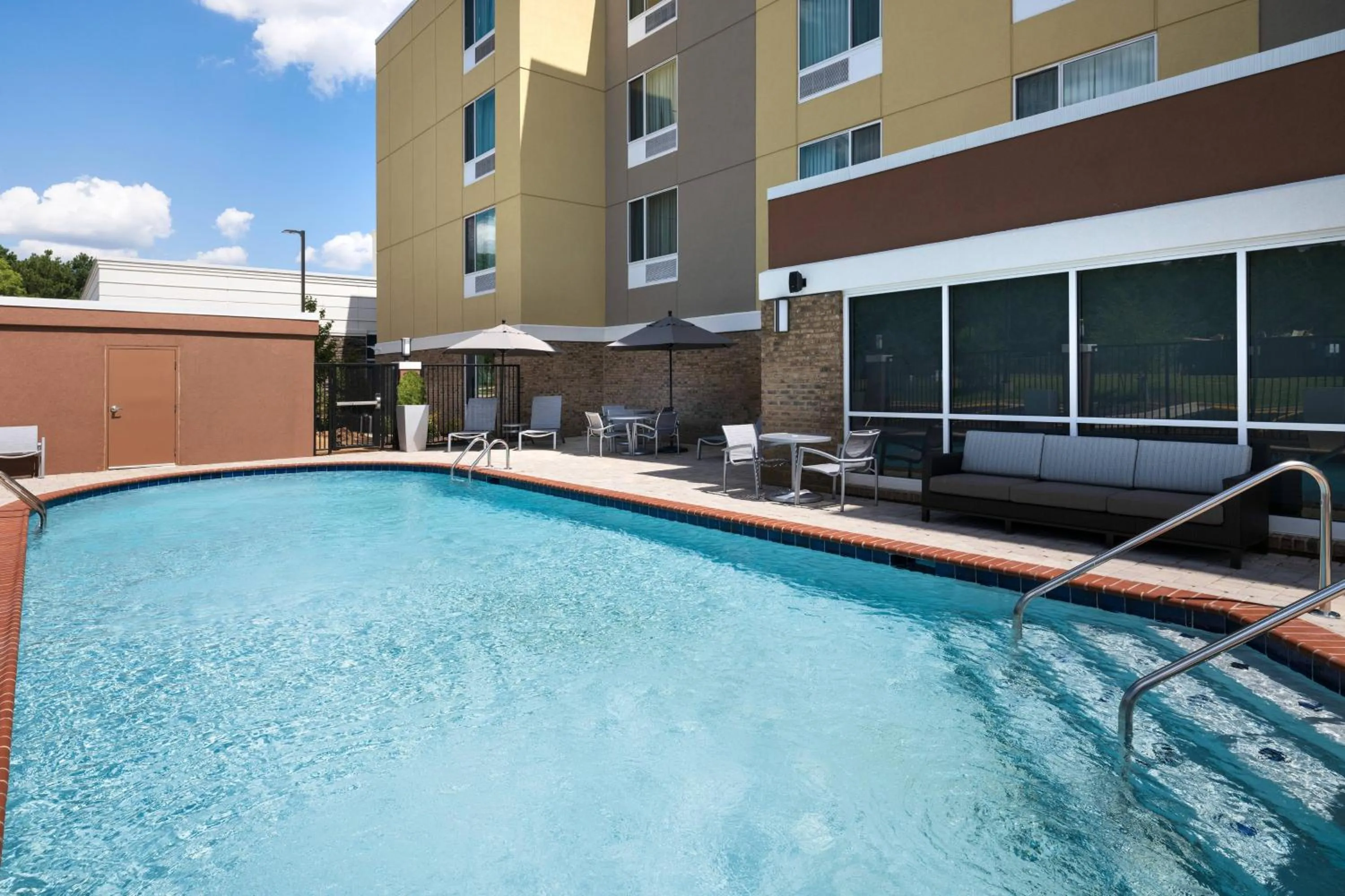 Swimming pool in TownePlace Suites by Marriott Memphis Olive Branch