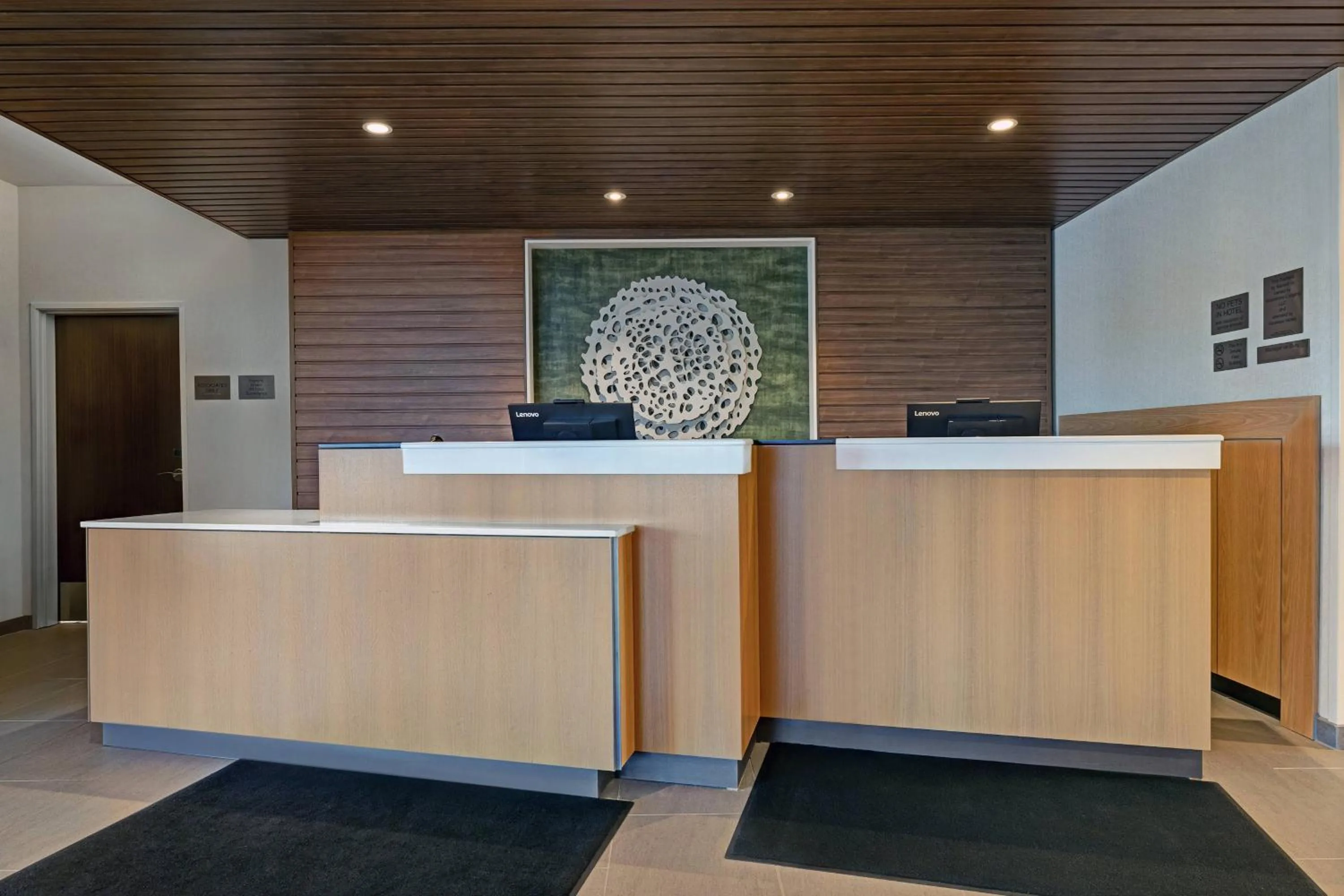 Lobby or reception in Fairfield Inn & Suites by Marriott Milwaukee Brookfield