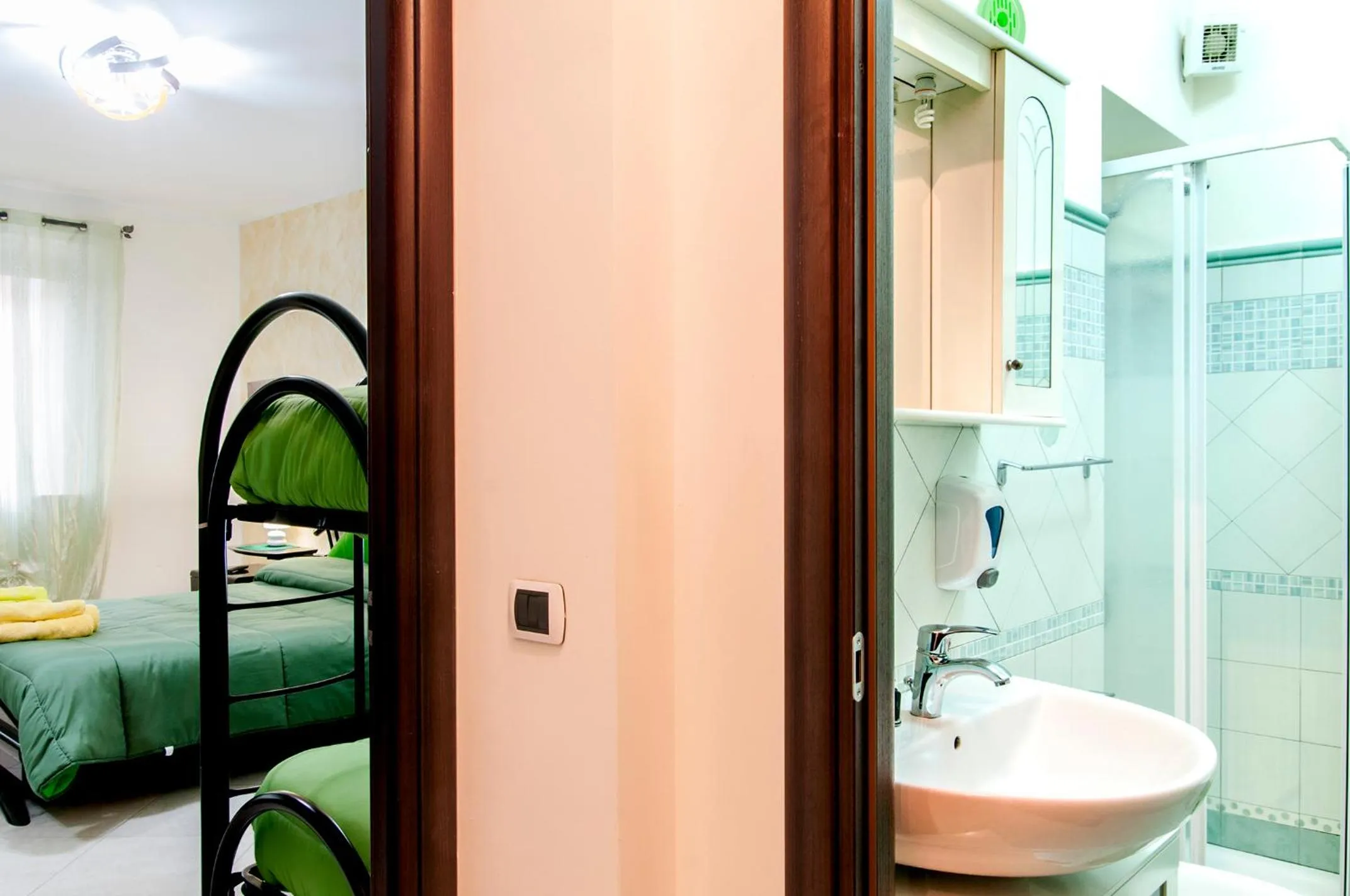 Shower, Bed in B&B Bovianum