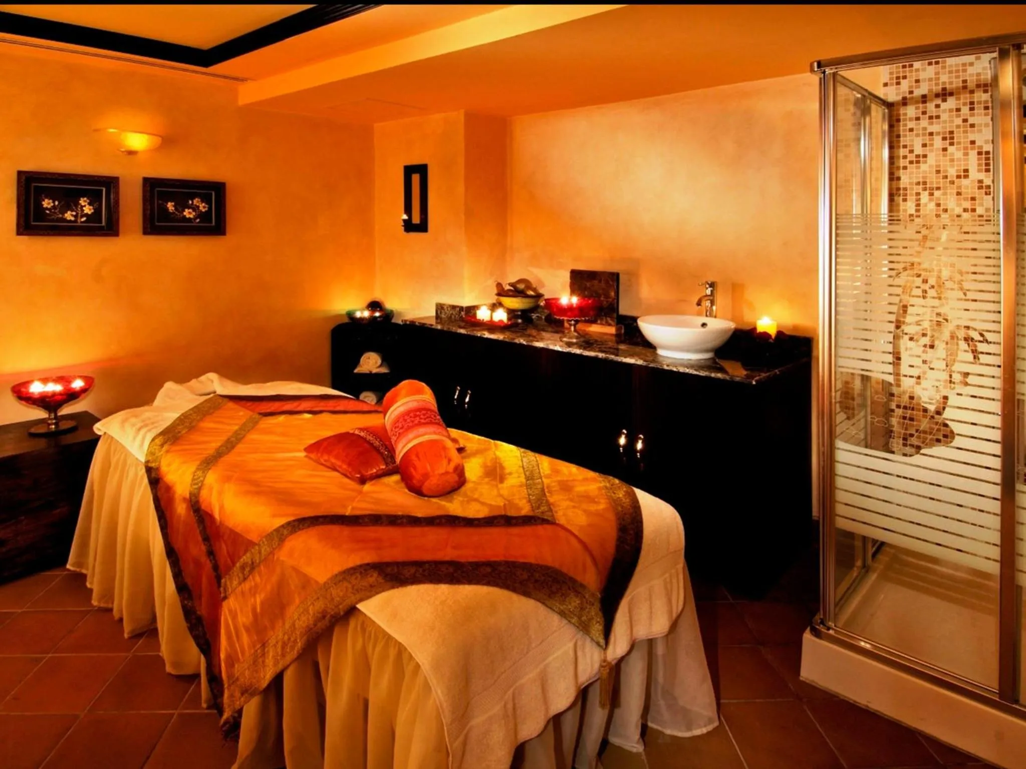 Massage, Bed in Arabian Courtyard Hotel & Spa