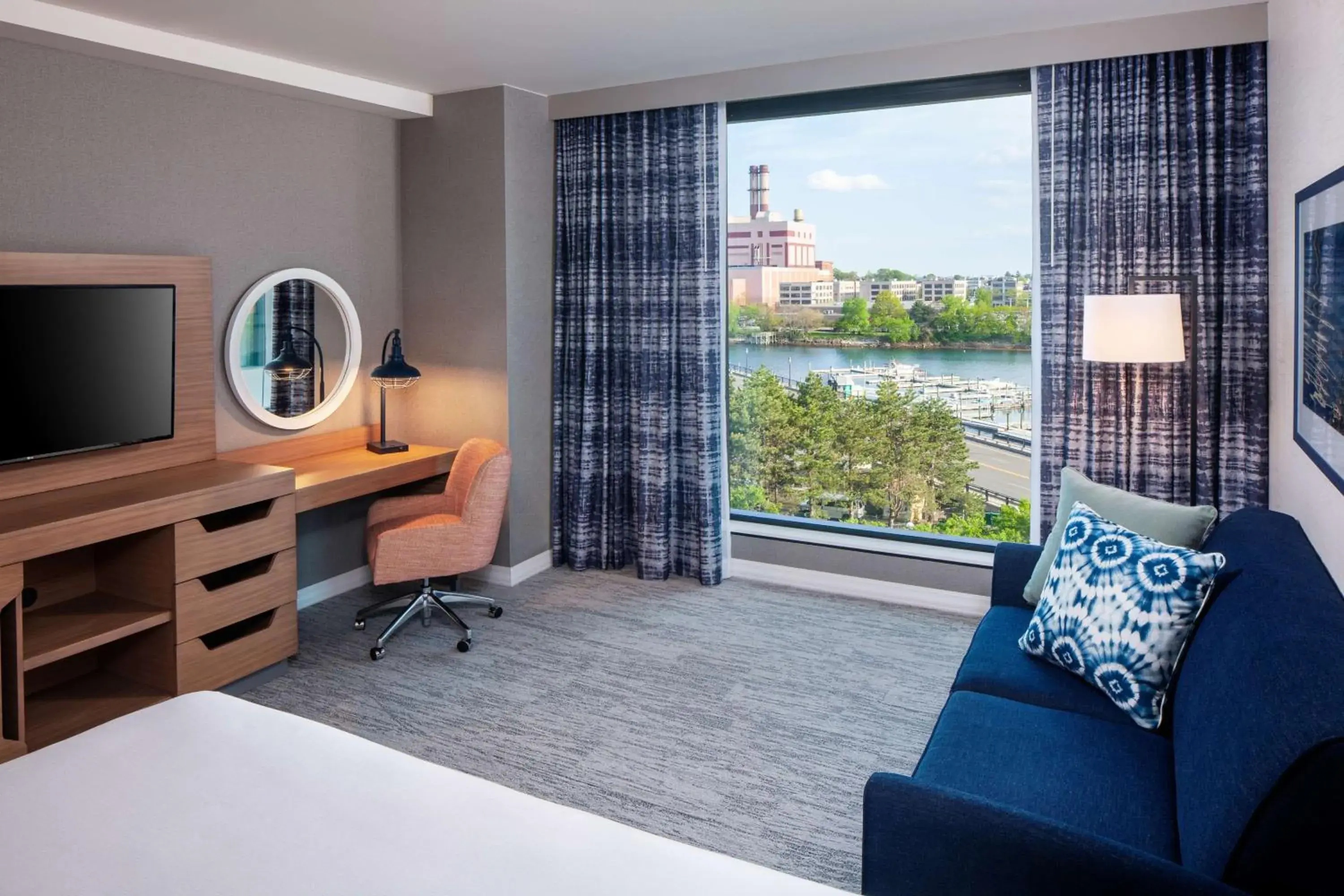 King Room with Sofa Bed and View in Hampton Inn Boston Seaport District King Room with Sofa Bed and View in Hampton Inn Boston Seaport District