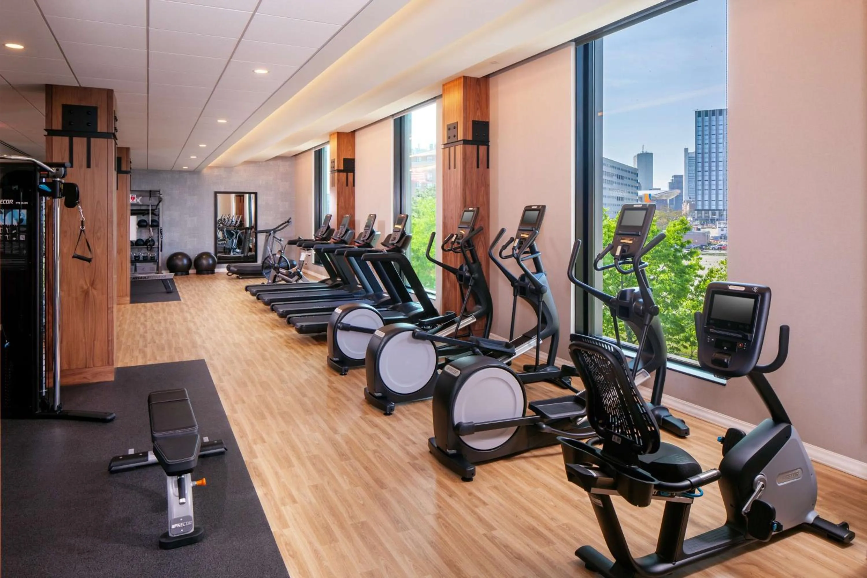 Fitness centre/facilities in Hampton Inn Boston Seaport District