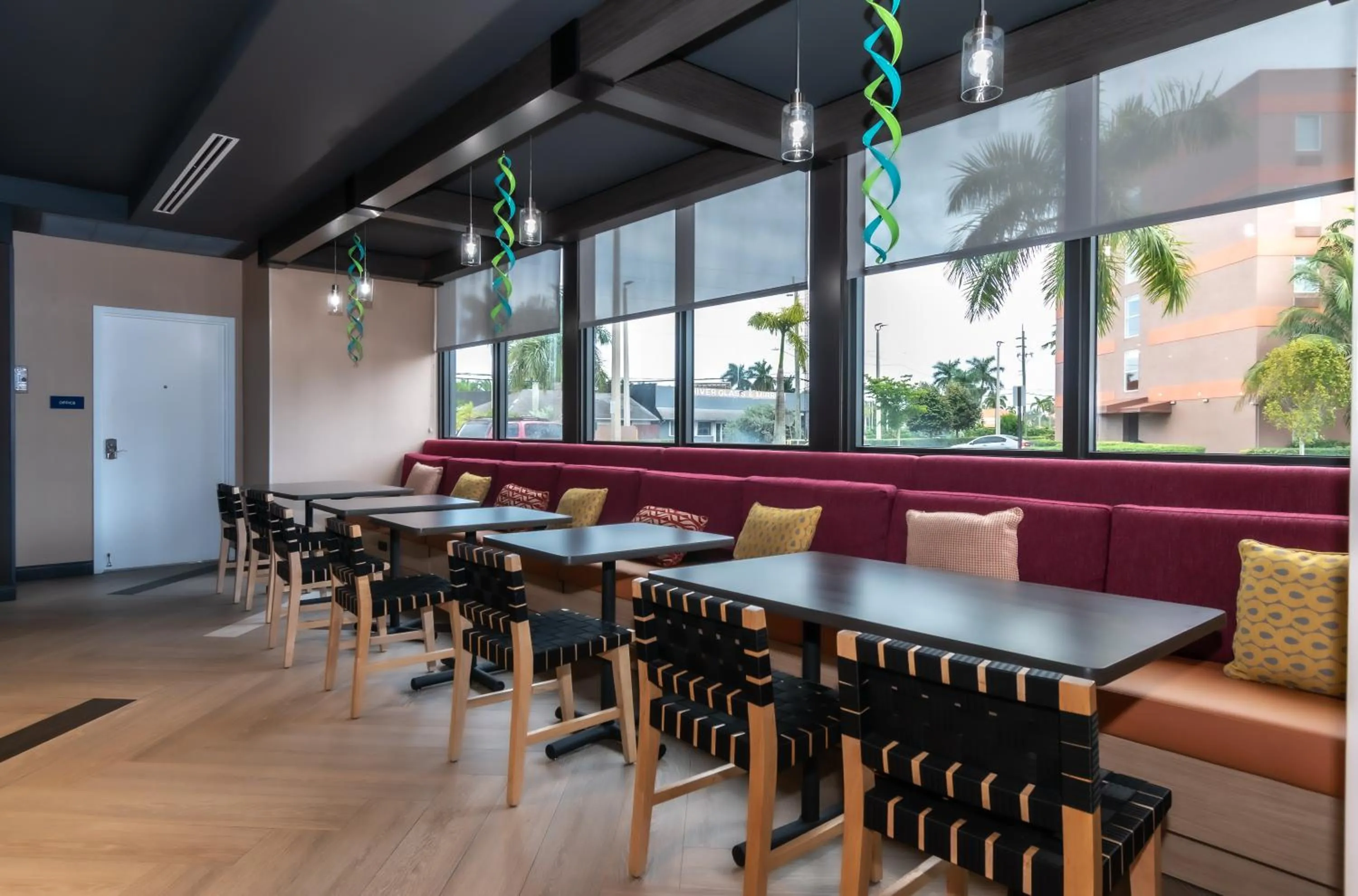 Seating area in Tru By Hilton Florida City, Fl