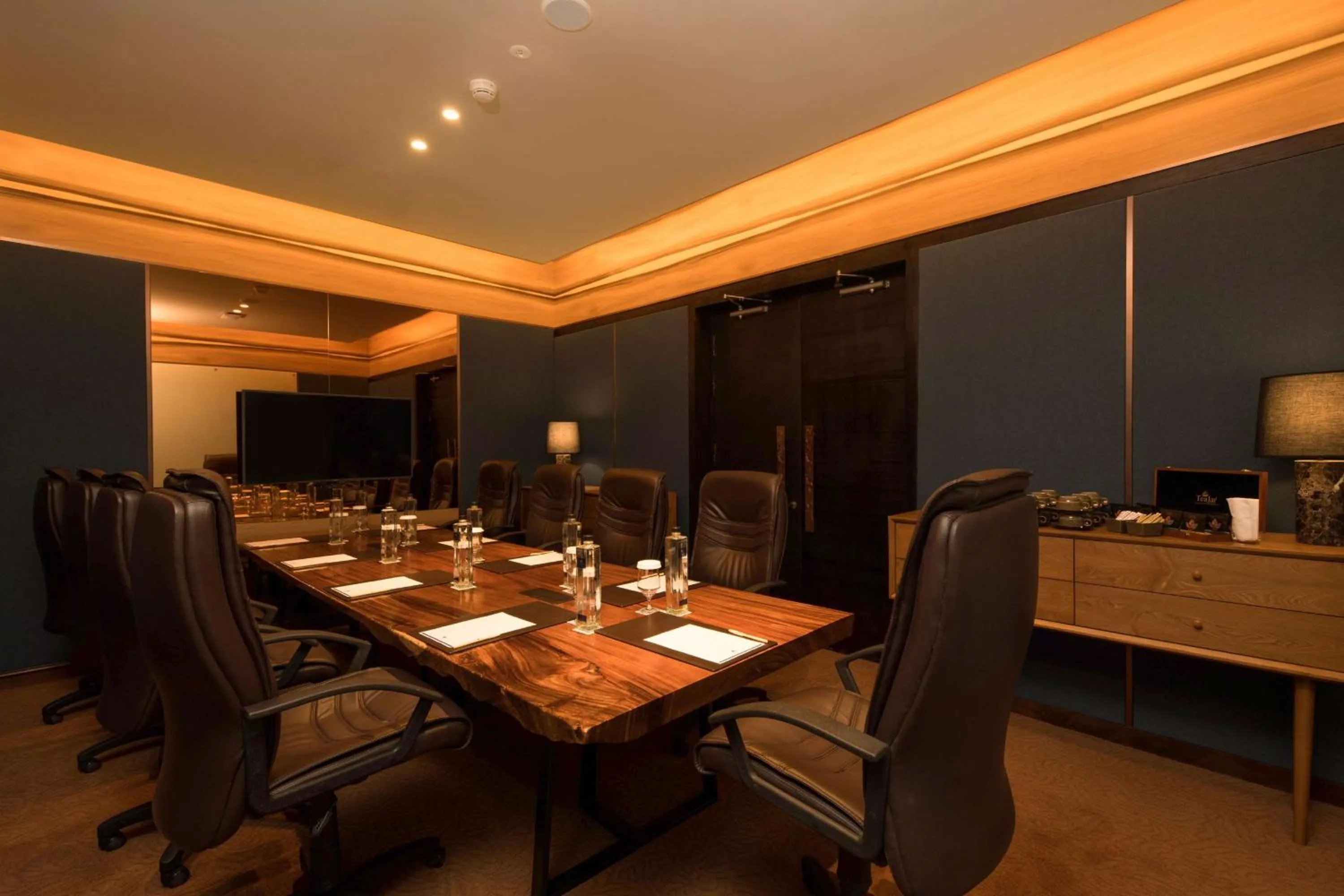 Meeting/conference room in DoubleTree by Hilton Weerawila Rajawarna Resort