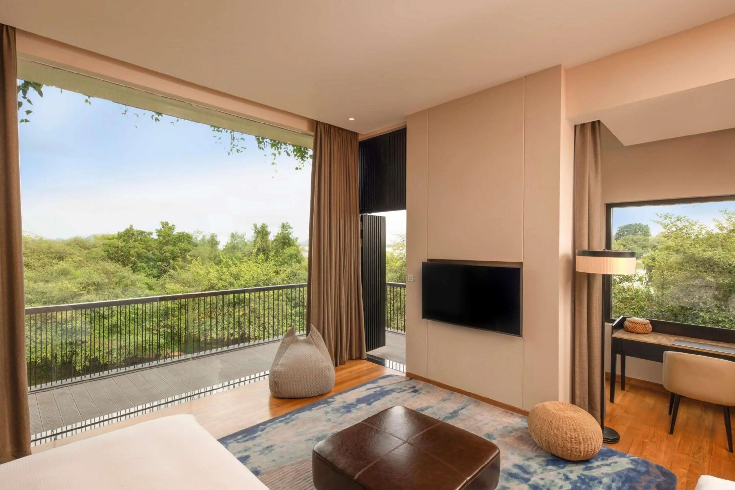 Living room in DoubleTree by Hilton Weerawila Rajawarna Resort