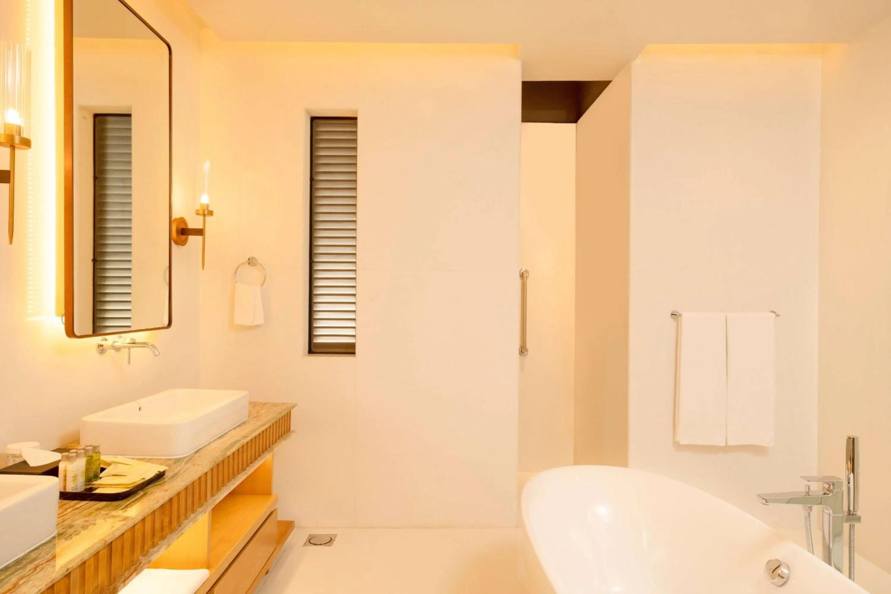 Bathroom in DoubleTree by Hilton Weerawila Rajawarna Resort