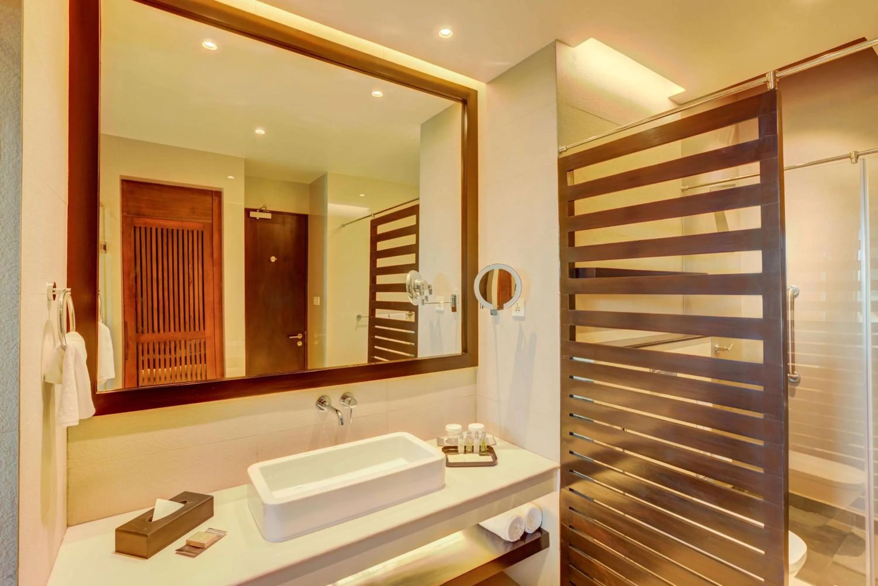 Bathroom in DoubleTree by Hilton Weerawila Rajawarna Resort