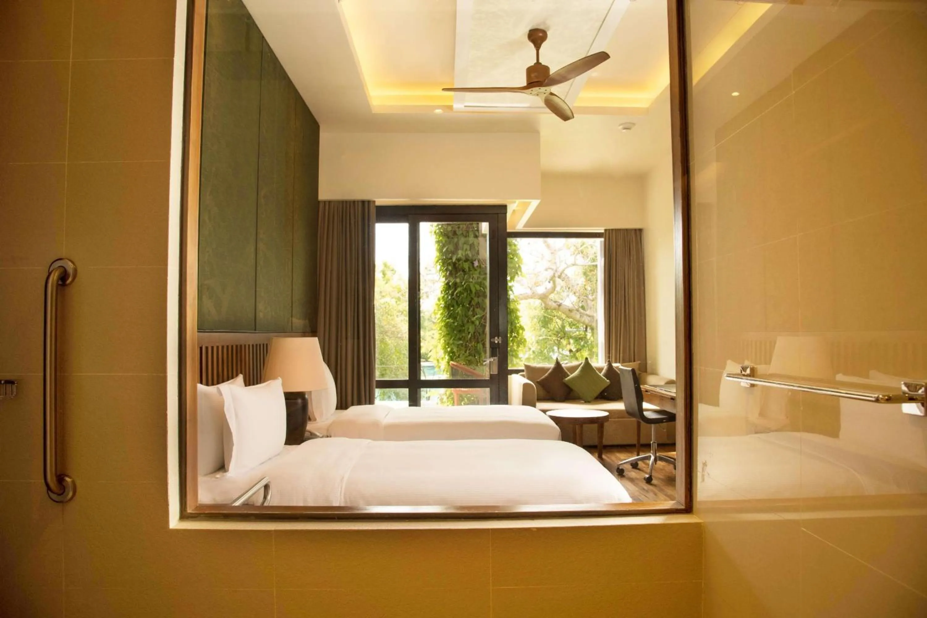 Bathroom, Bed in DoubleTree by Hilton Weerawila Rajawarna Resort