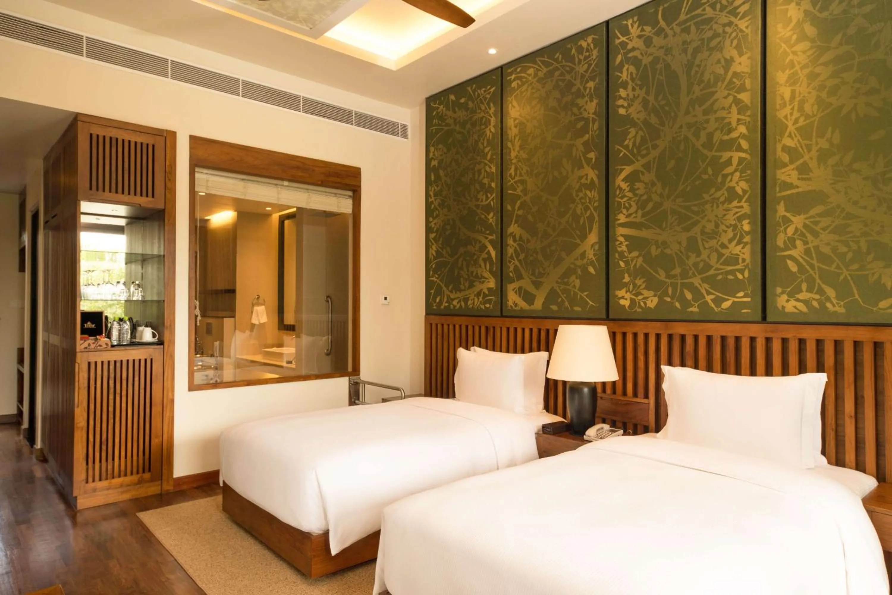 Bed in DoubleTree by Hilton Weerawila Rajawarna Resort