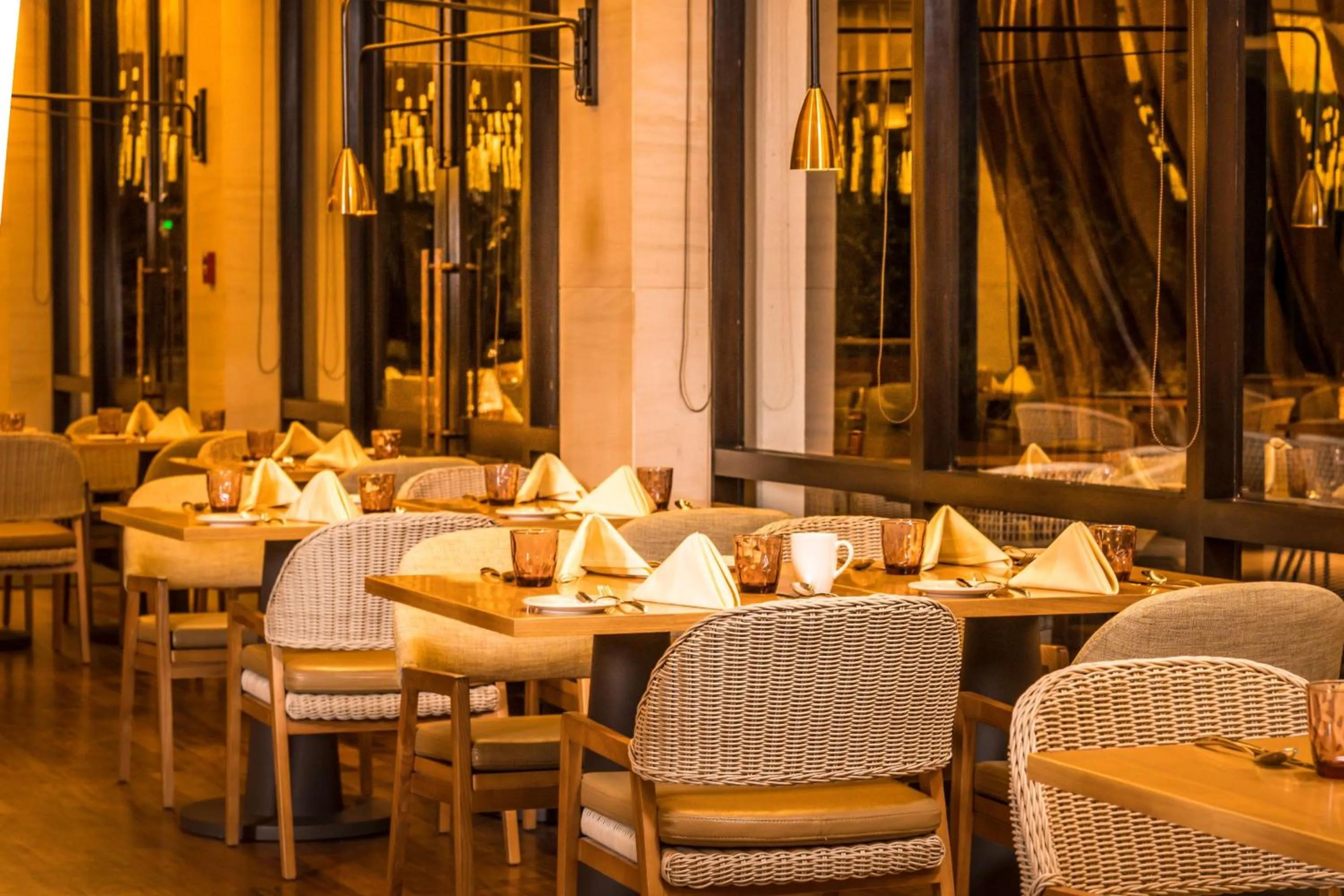 Restaurant/places to eat in DoubleTree by Hilton Weerawila Rajawarna Resort