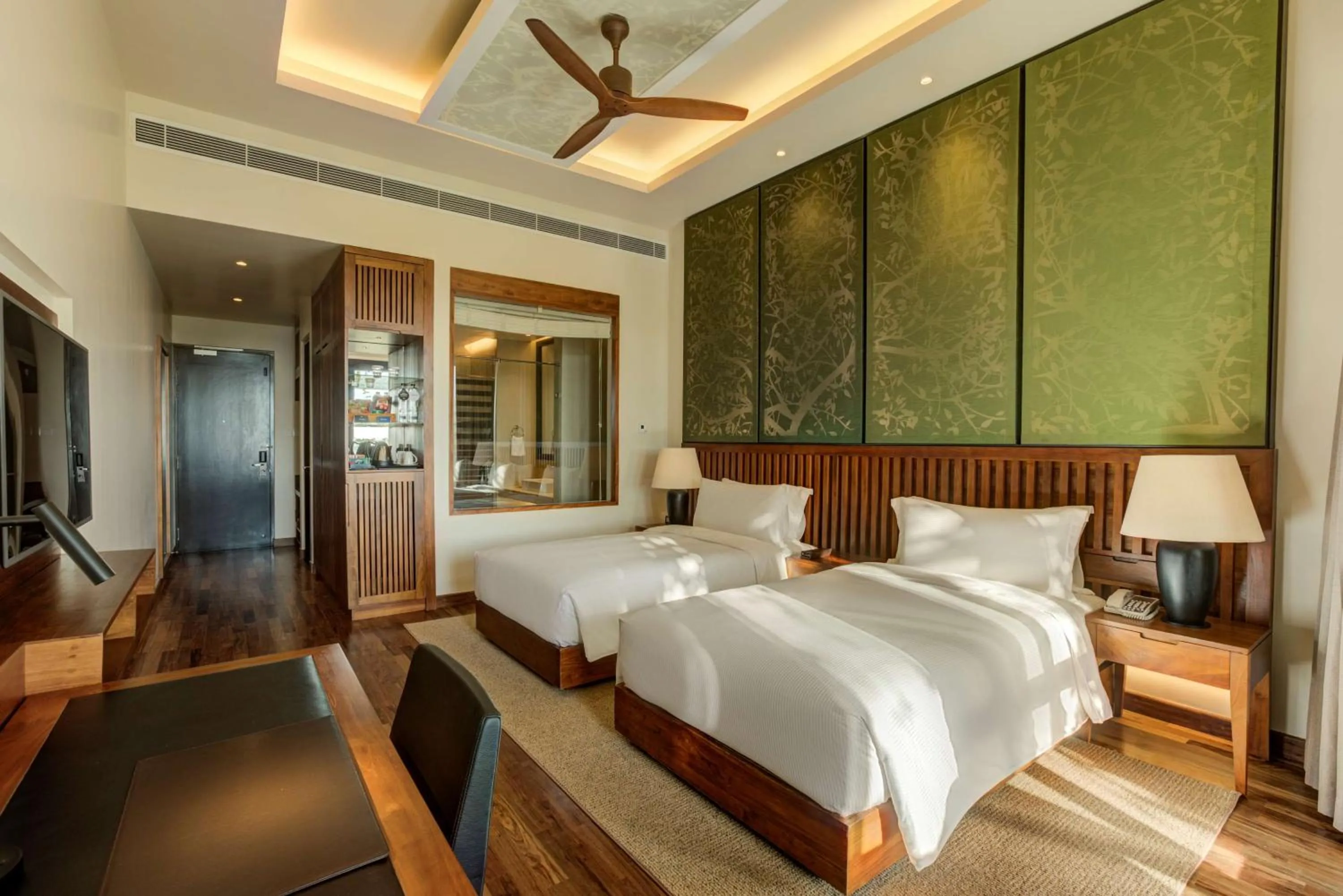 Bedroom, Bed in DoubleTree by Hilton Weerawila Rajawarna Resort