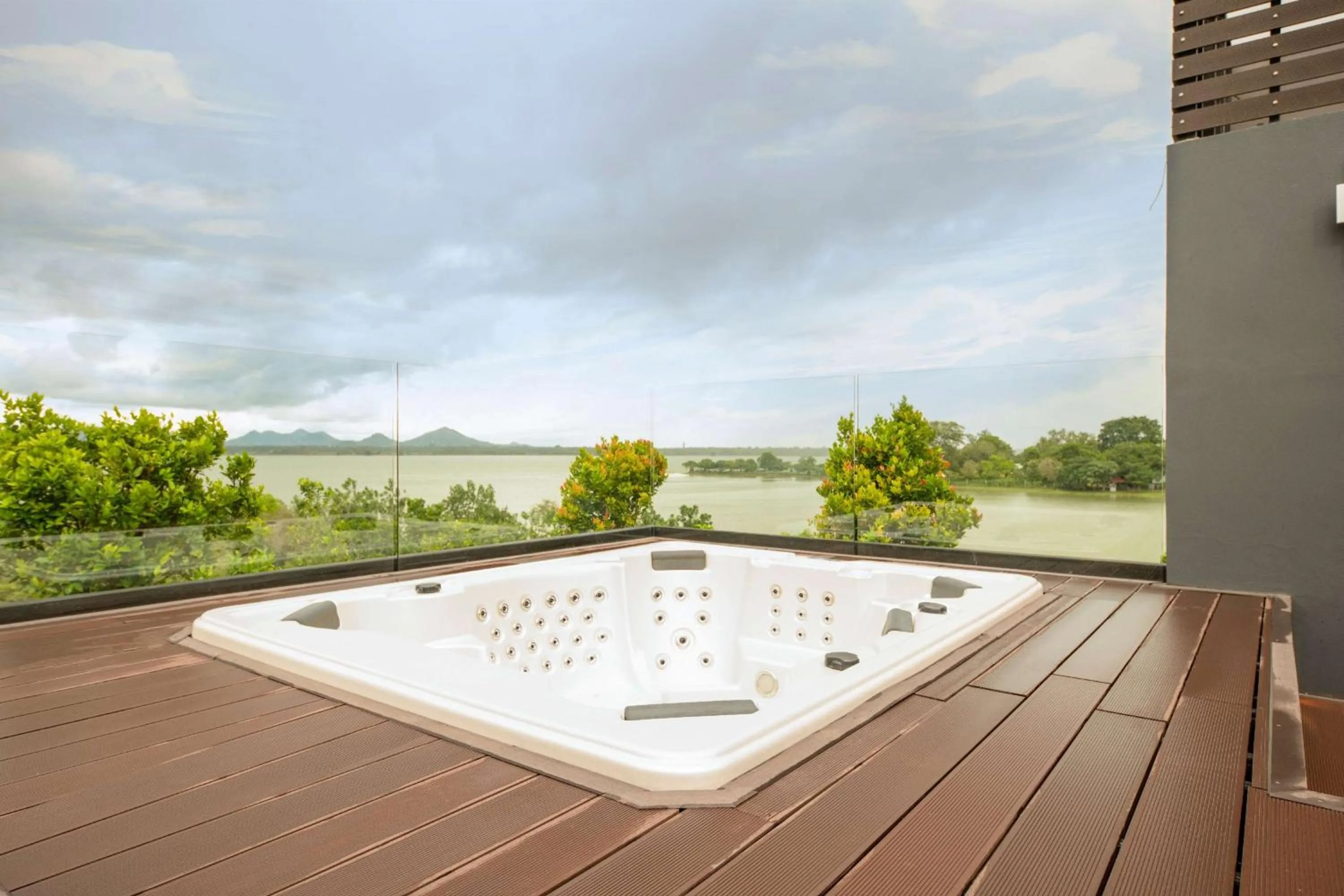 Bathroom in DoubleTree by Hilton Weerawila Rajawarna Resort