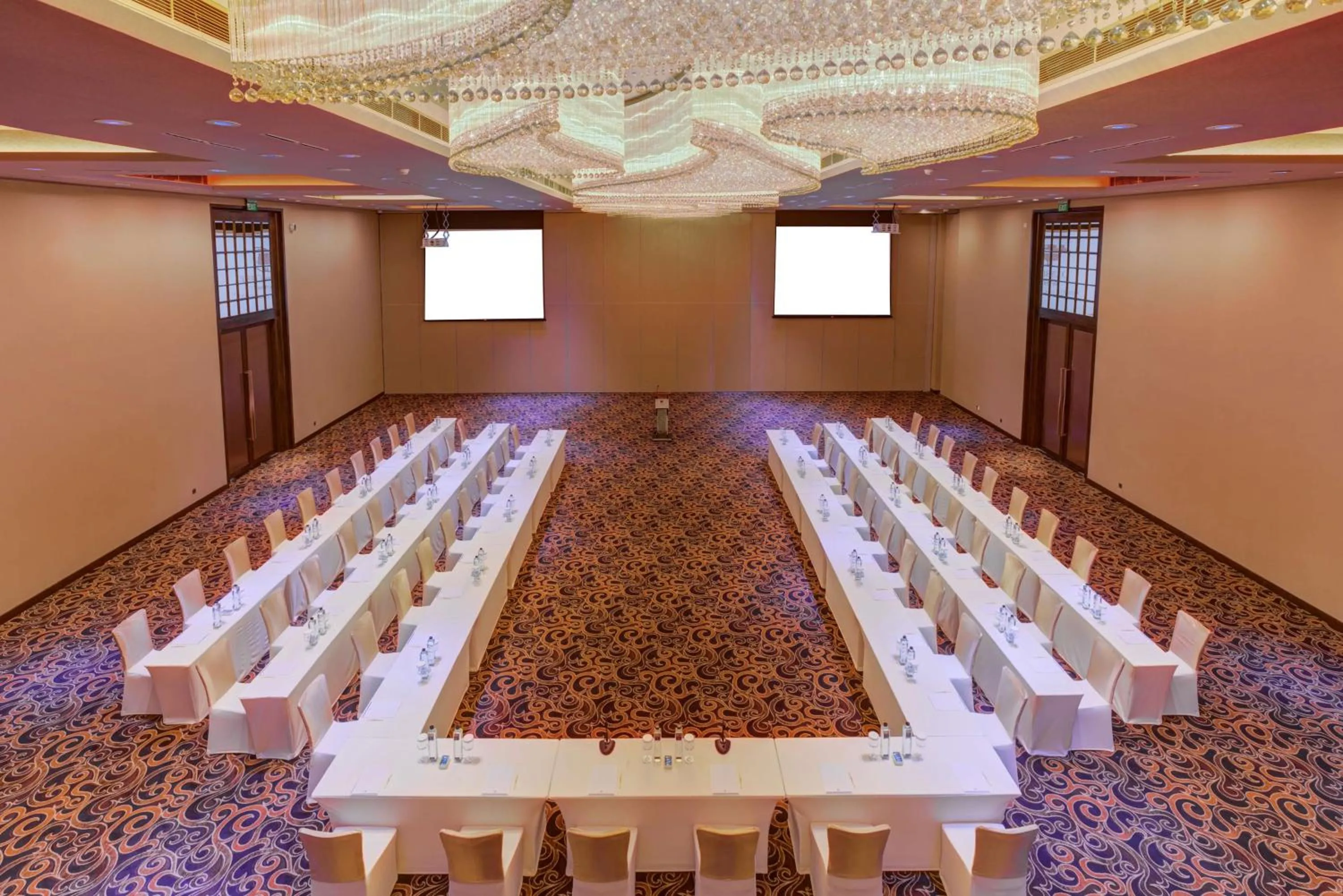 Meeting/conference room in DoubleTree by Hilton Weerawila Rajawarna Resort