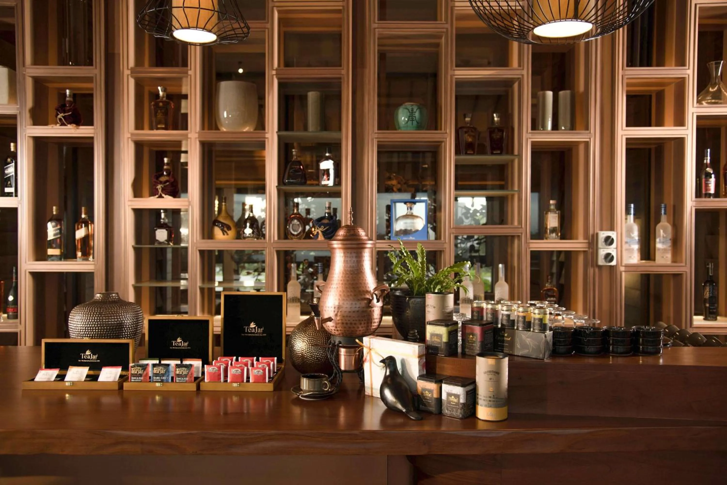 Lounge or bar in DoubleTree by Hilton Weerawila Rajawarna Resort