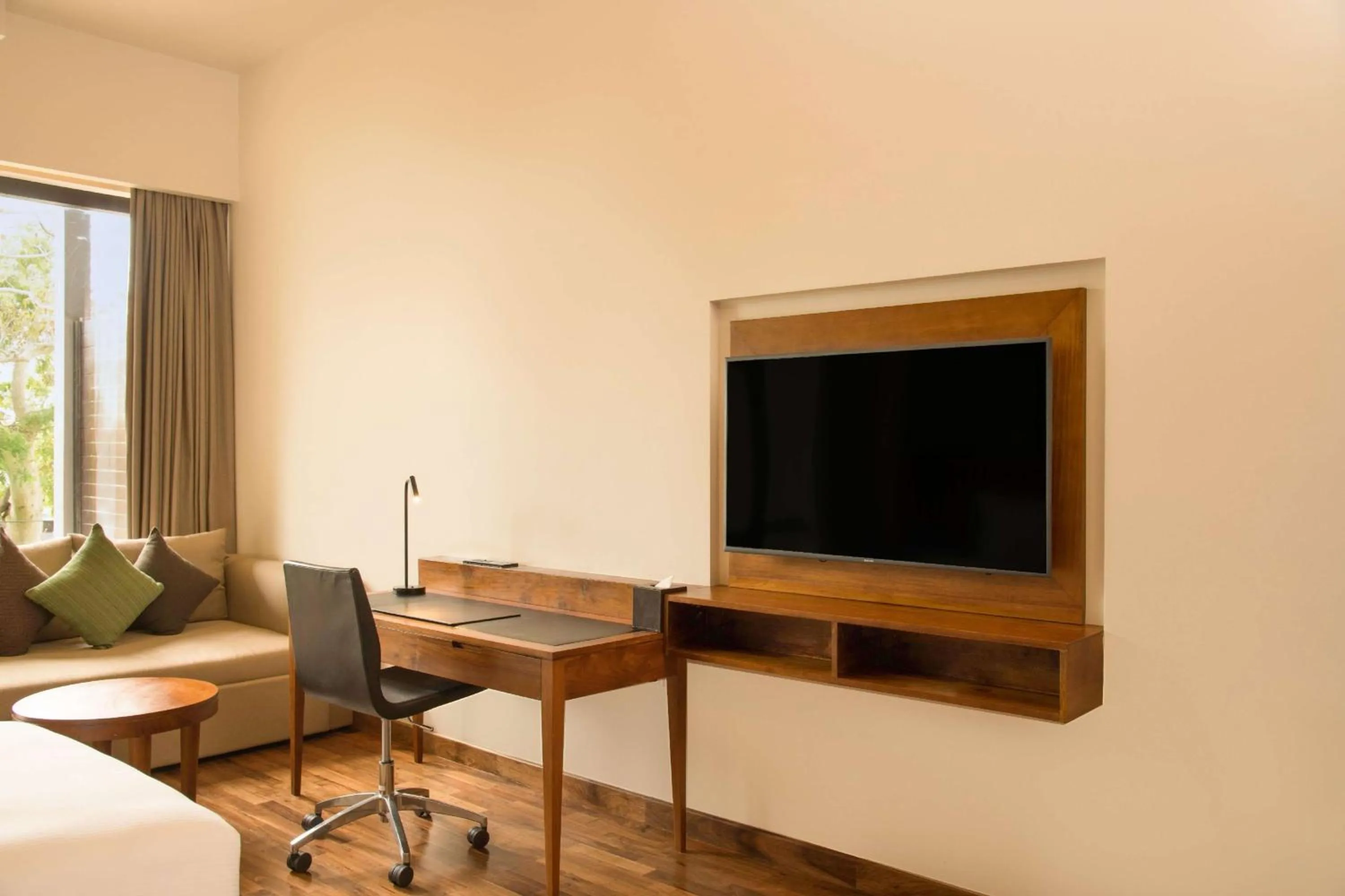 Bedroom in DoubleTree by Hilton Weerawila Rajawarna Resort