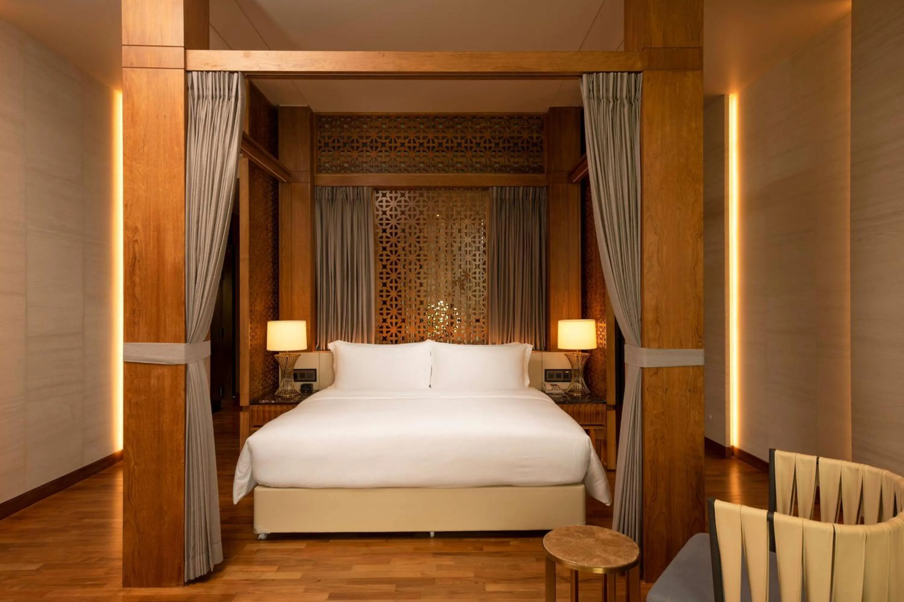 Bed in DoubleTree by Hilton Weerawila Rajawarna Resort