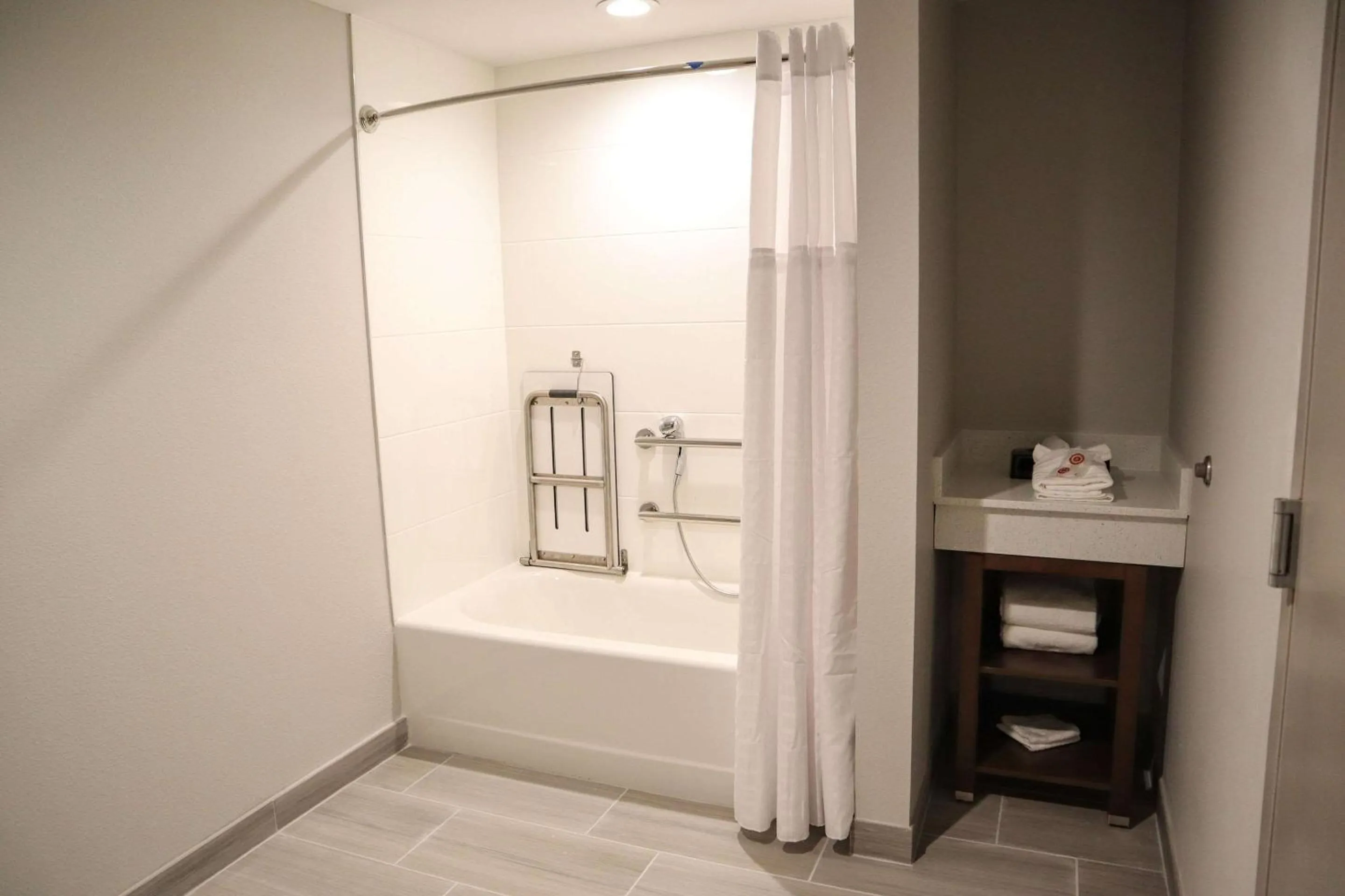 Bedroom in Comfort Suites Gainesville Near University