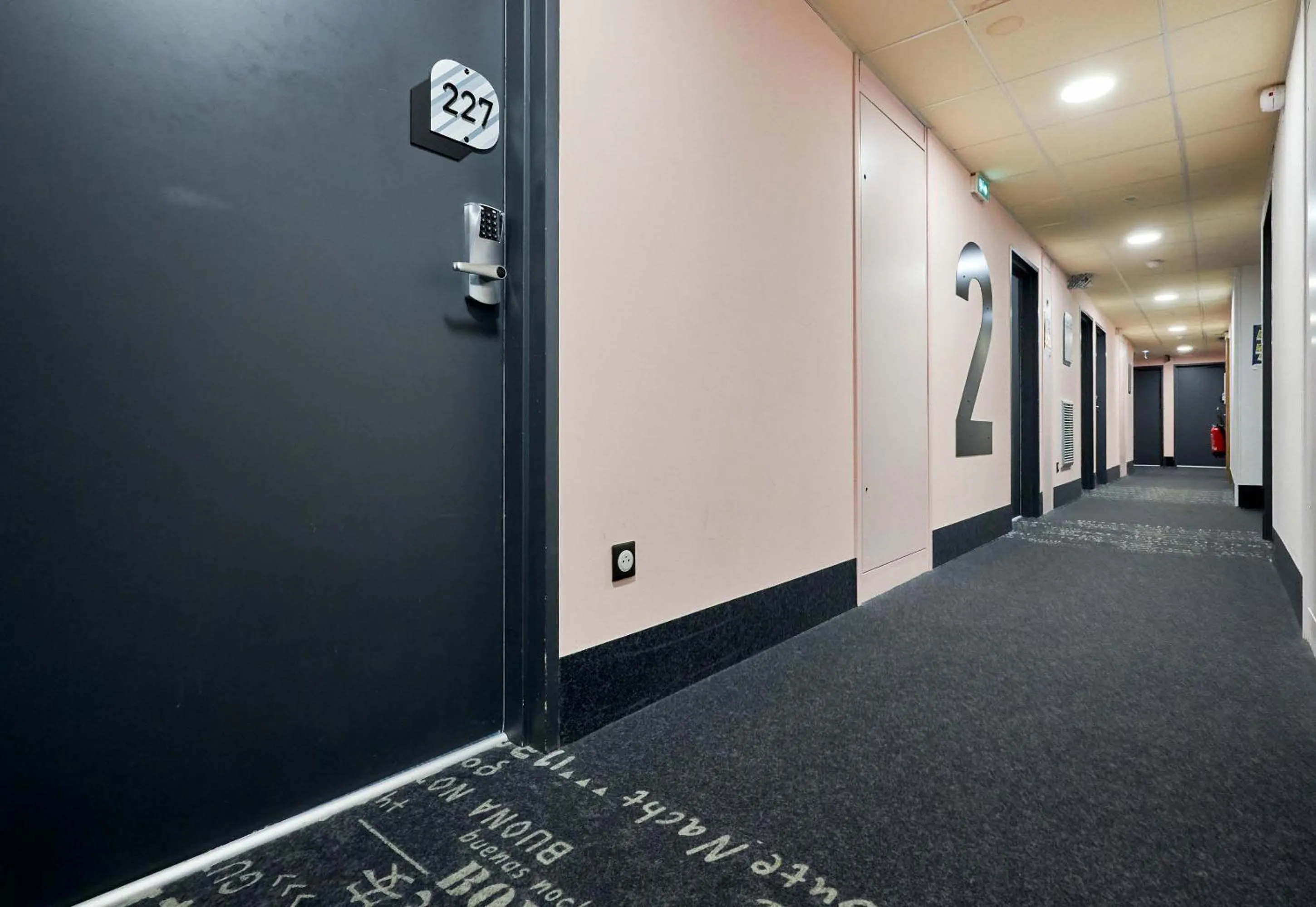 Decorative detail in B&B HOTEL Ouistreham