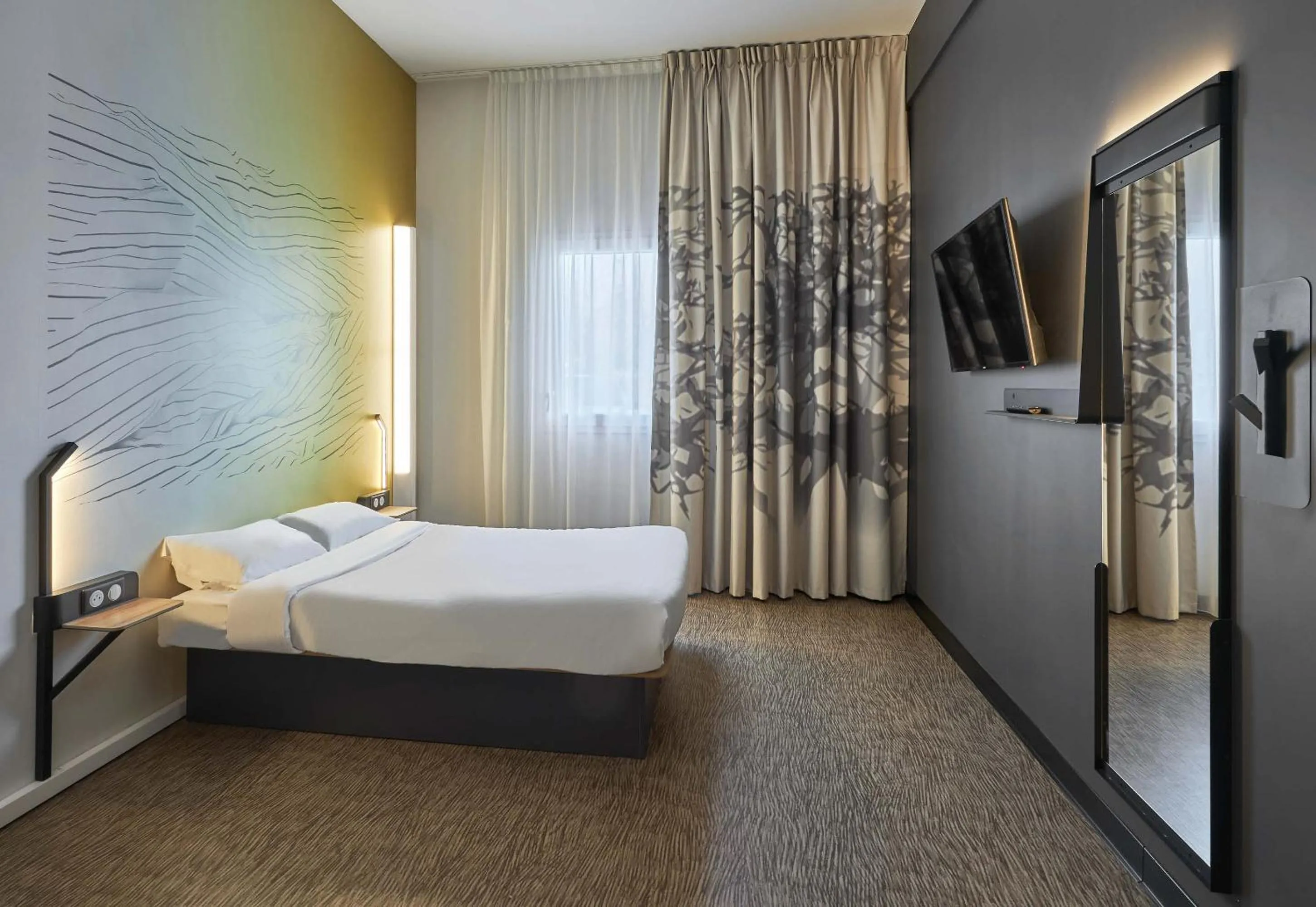 Bedroom, Bed in B&B HOTEL Ouistreham