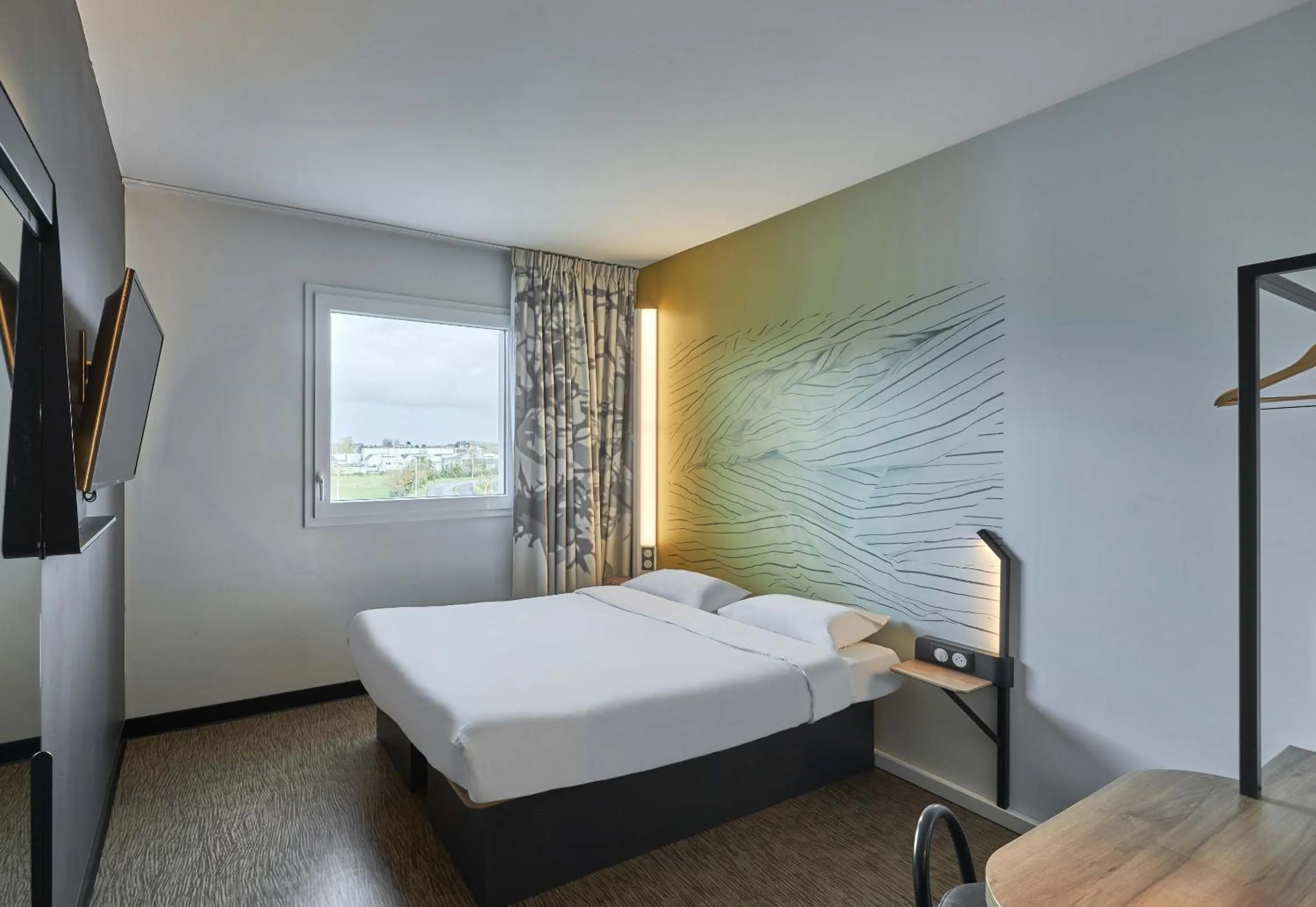 Bedroom, Bed in B&B HOTEL Ouistreham