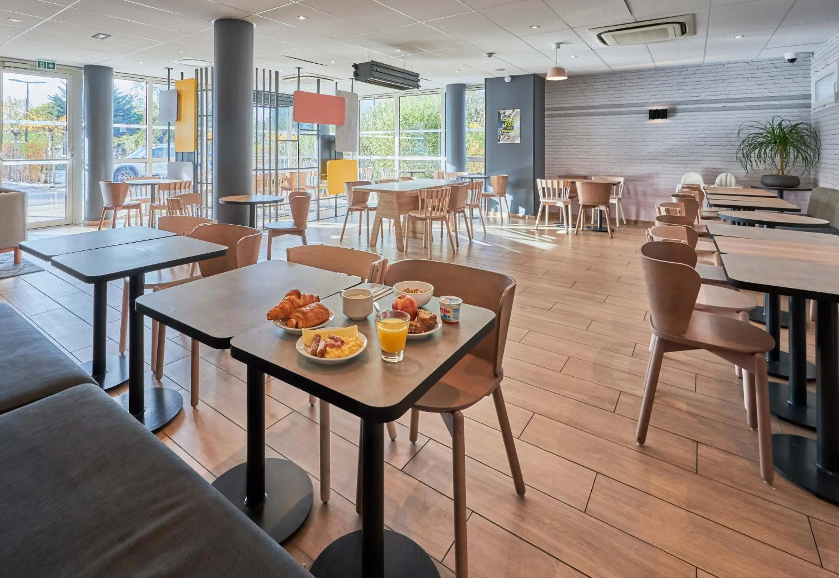 Restaurant/places to eat in B&B HOTEL Ouistreham