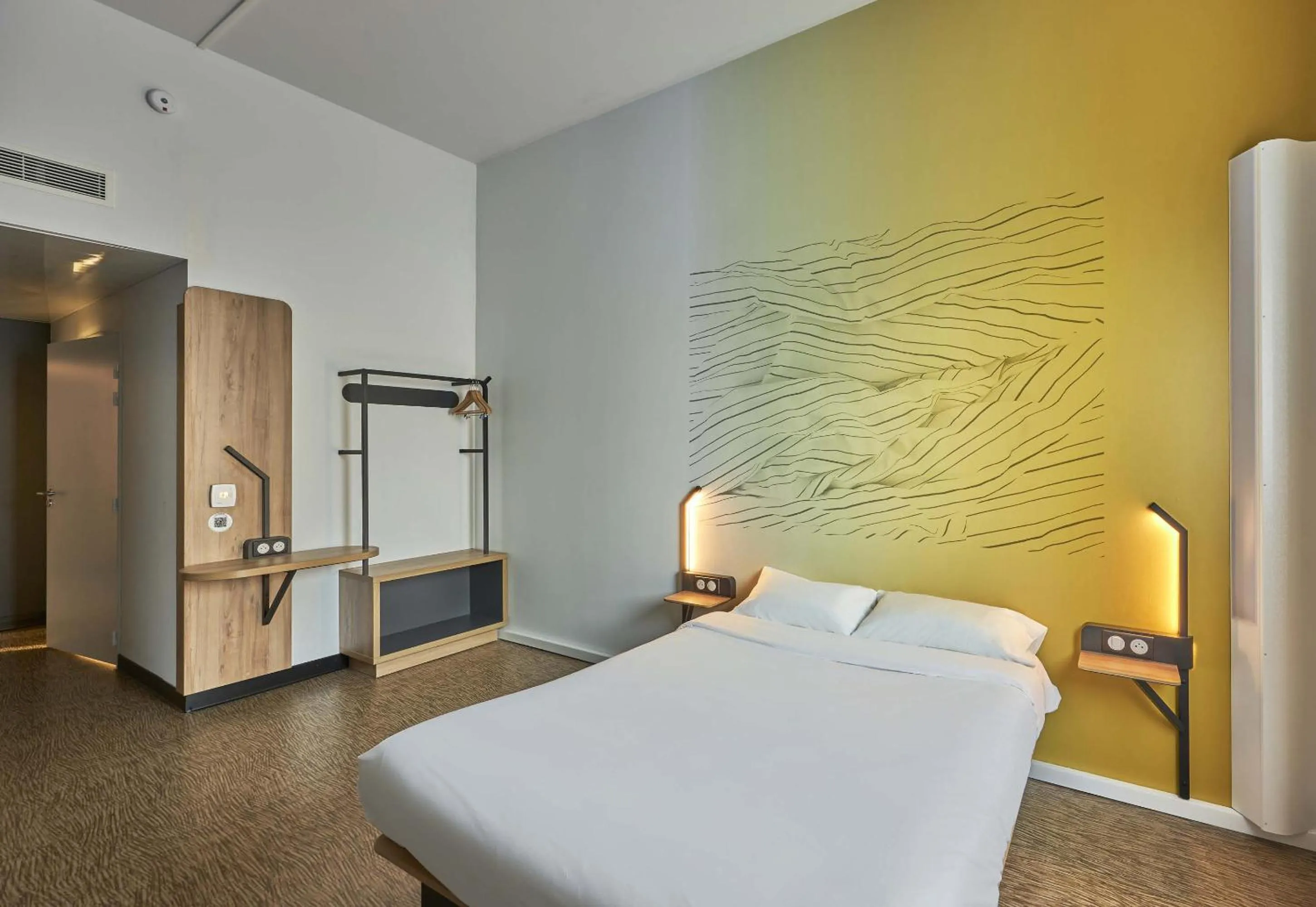 Bedroom, Bed in B&B HOTEL Ouistreham