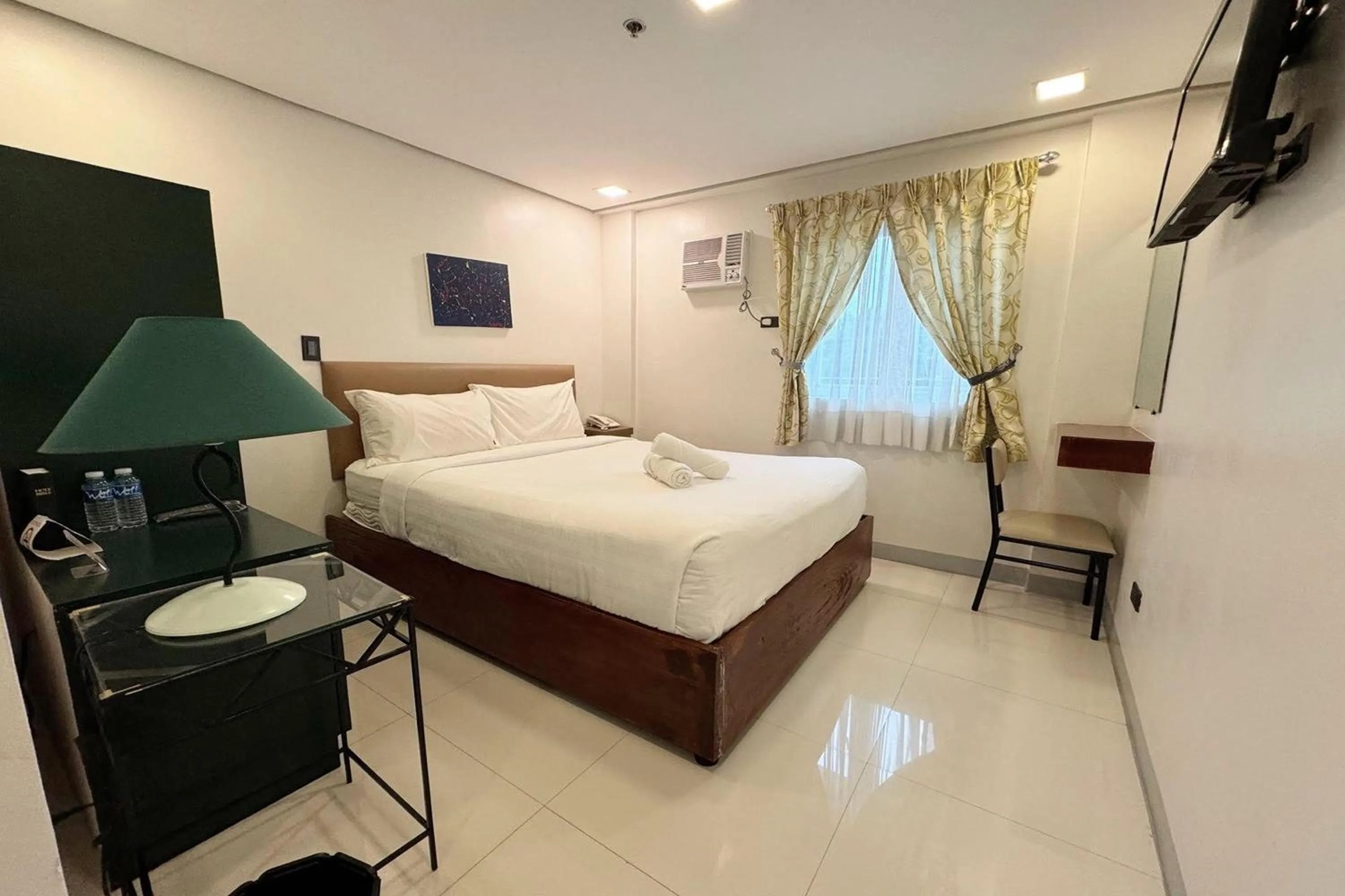 Bedroom, Bed in Belltower CSheLi Suites Bantay - Vigan