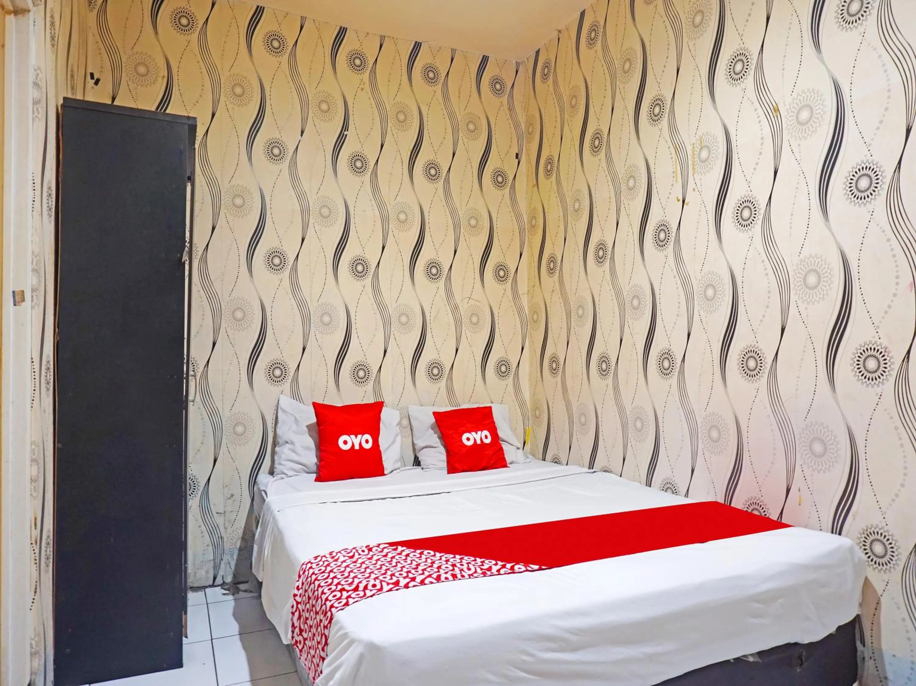 Bedroom, Bed in Lautze Residence