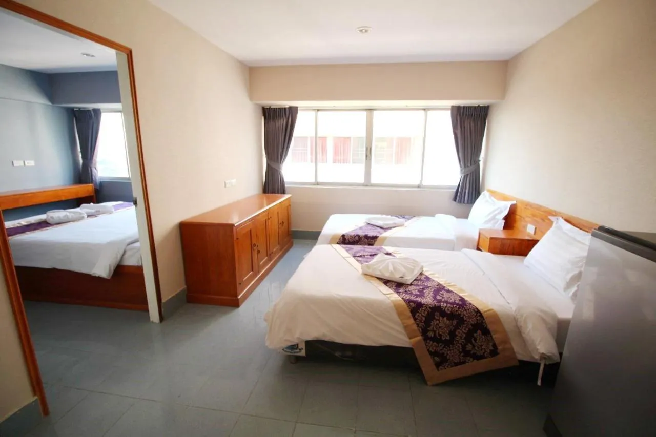 Bed in Lee Place Phatthanakan Condo