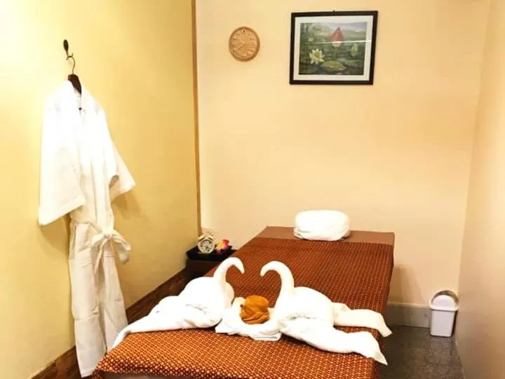 Massage in Lee Place Phatthanakan Condo