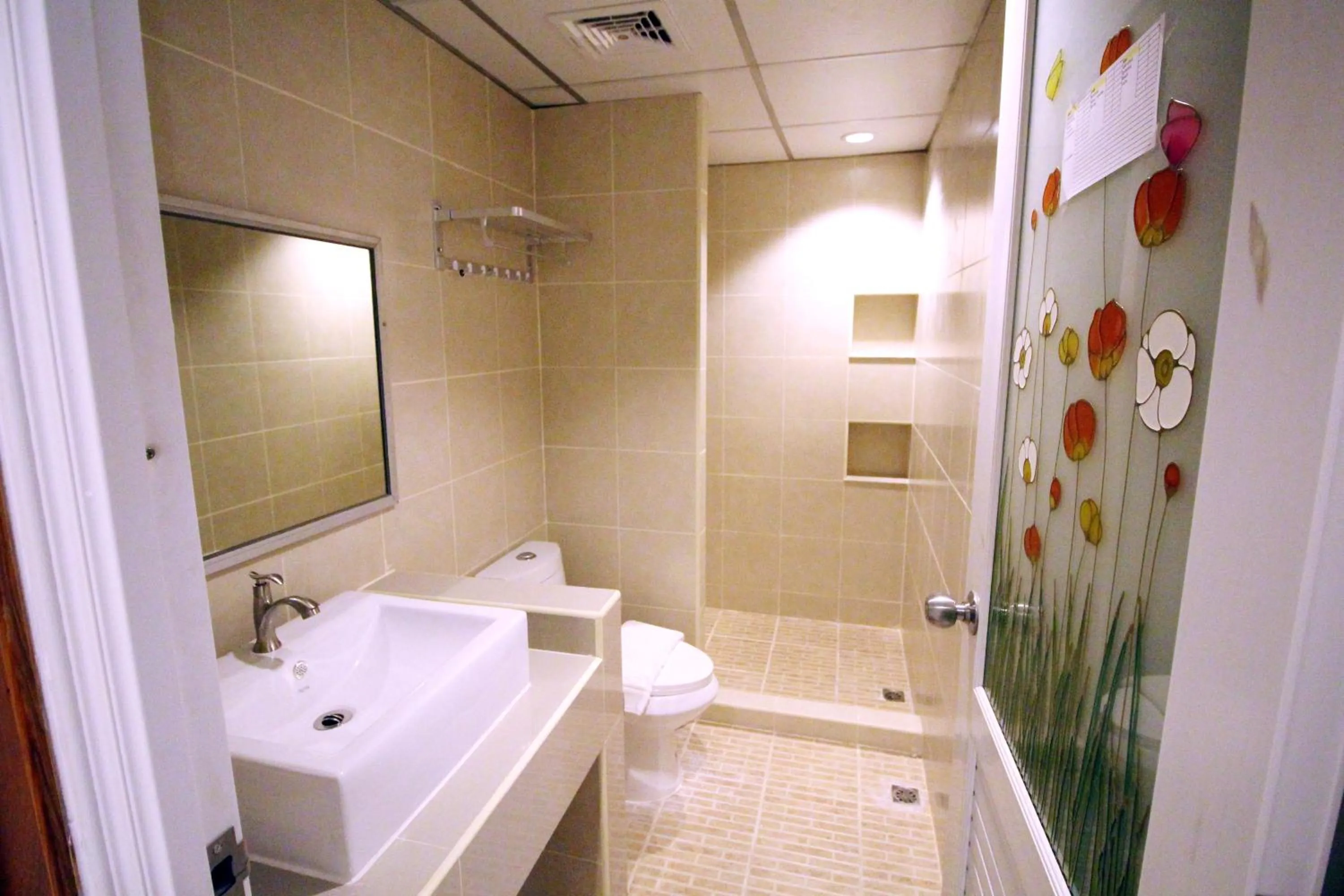 Bathroom in Lee Place Phatthanakan Condo