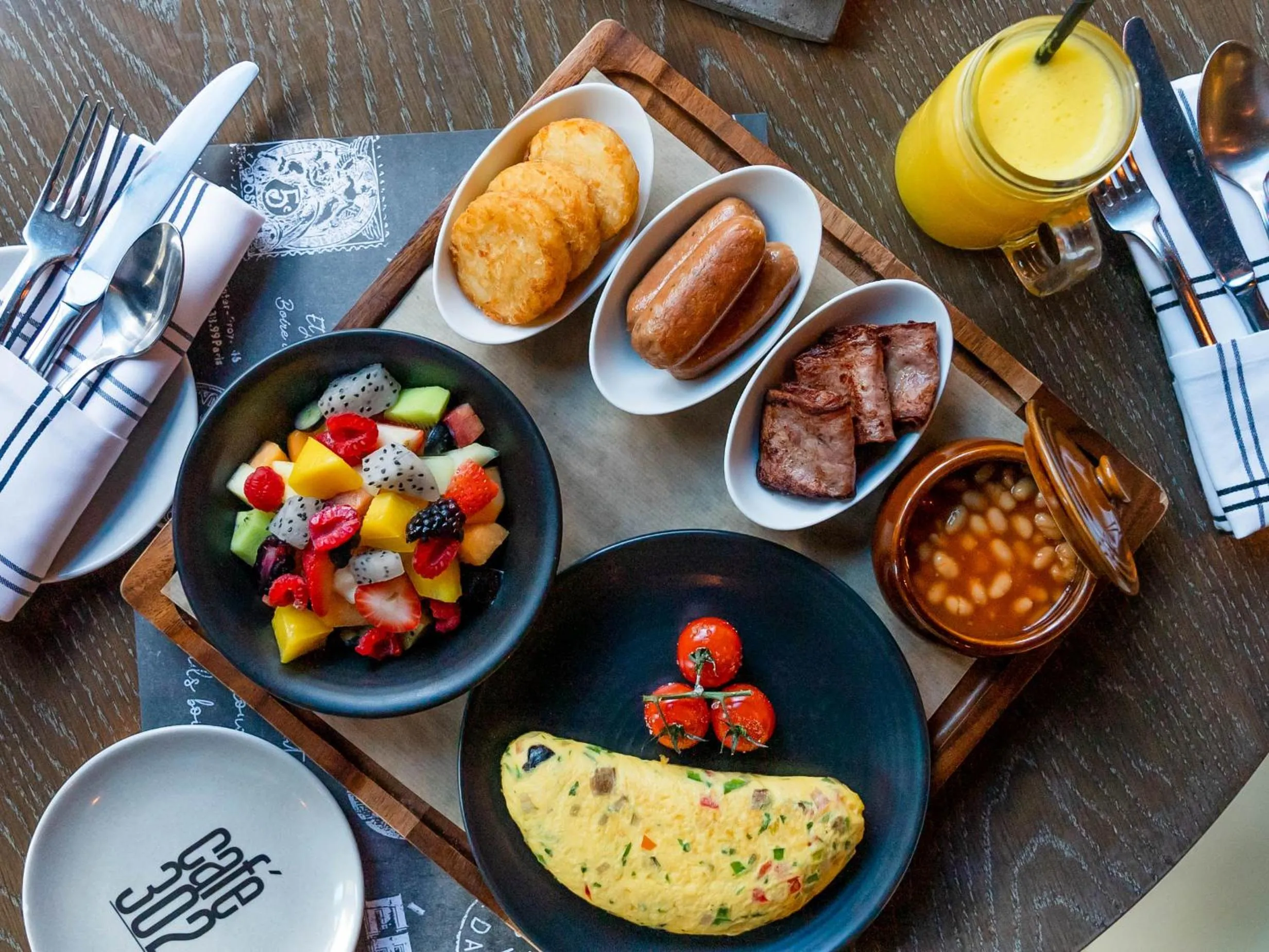 Restaurant/places to eat in Al Maha Arjaan by Rotana