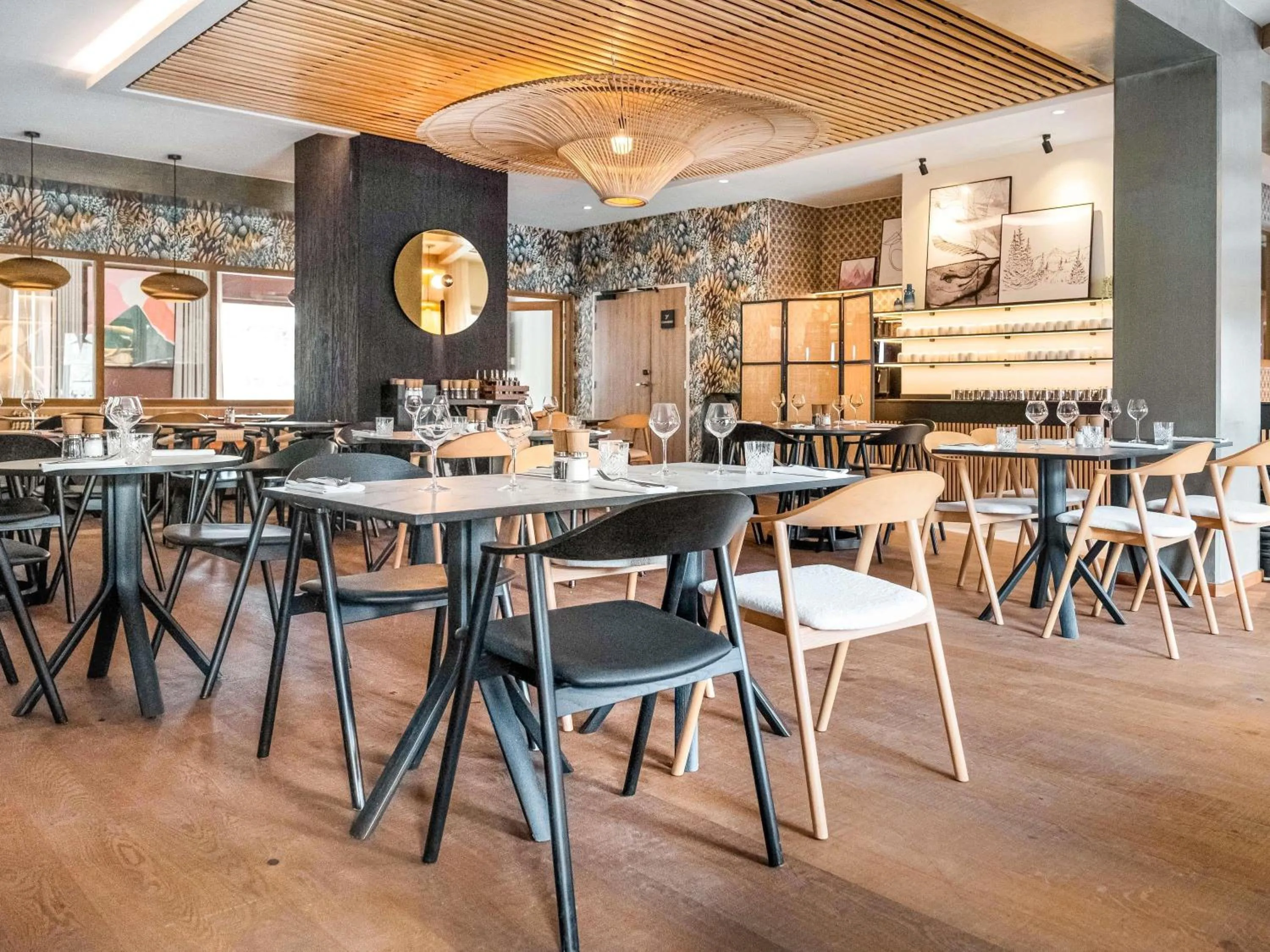 Lounge or bar in Novotel Megève Mont-Blanc