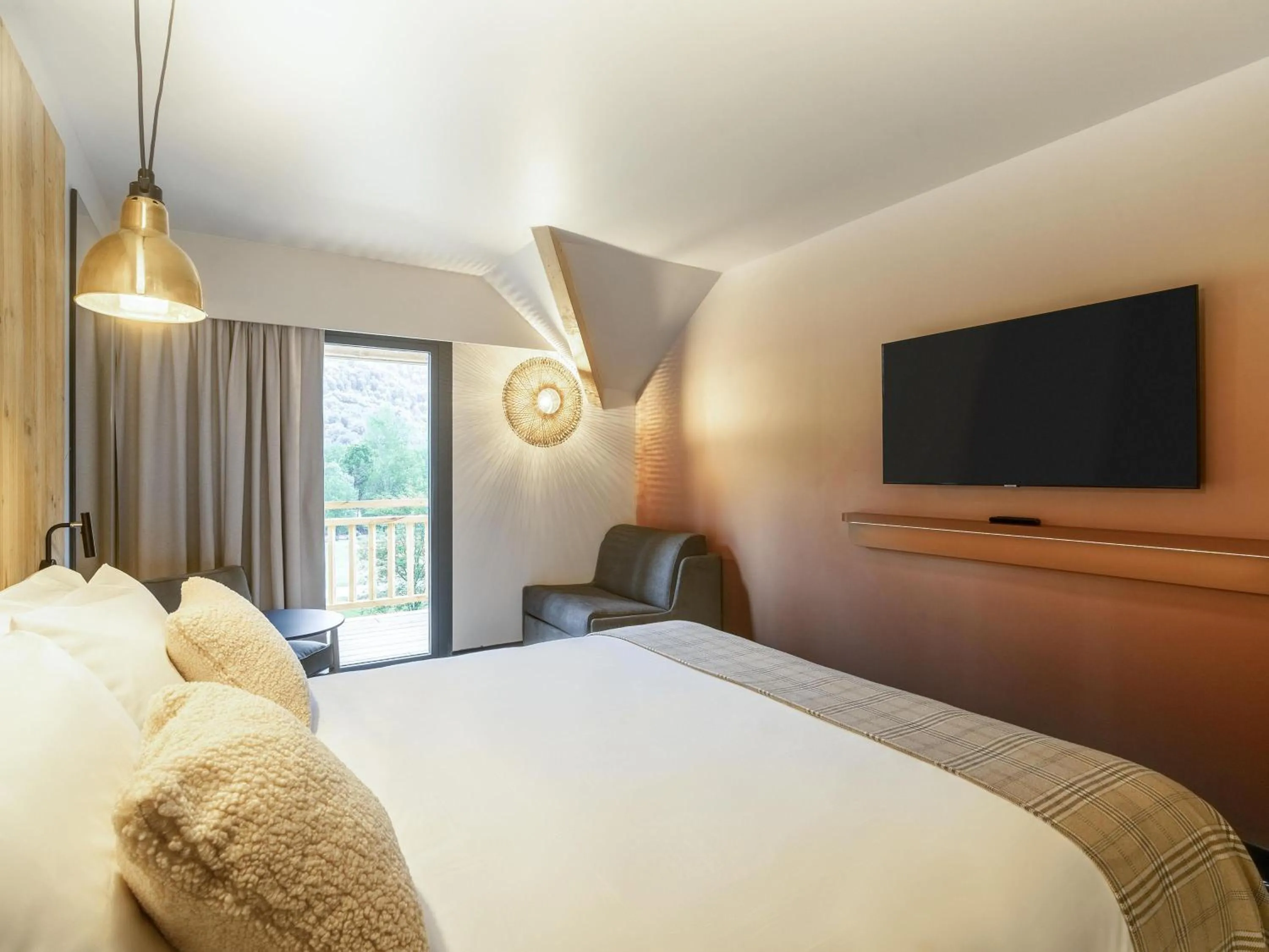 Bedroom, Bed in Mercure Peyragudes Loudenvielle Pyrénées