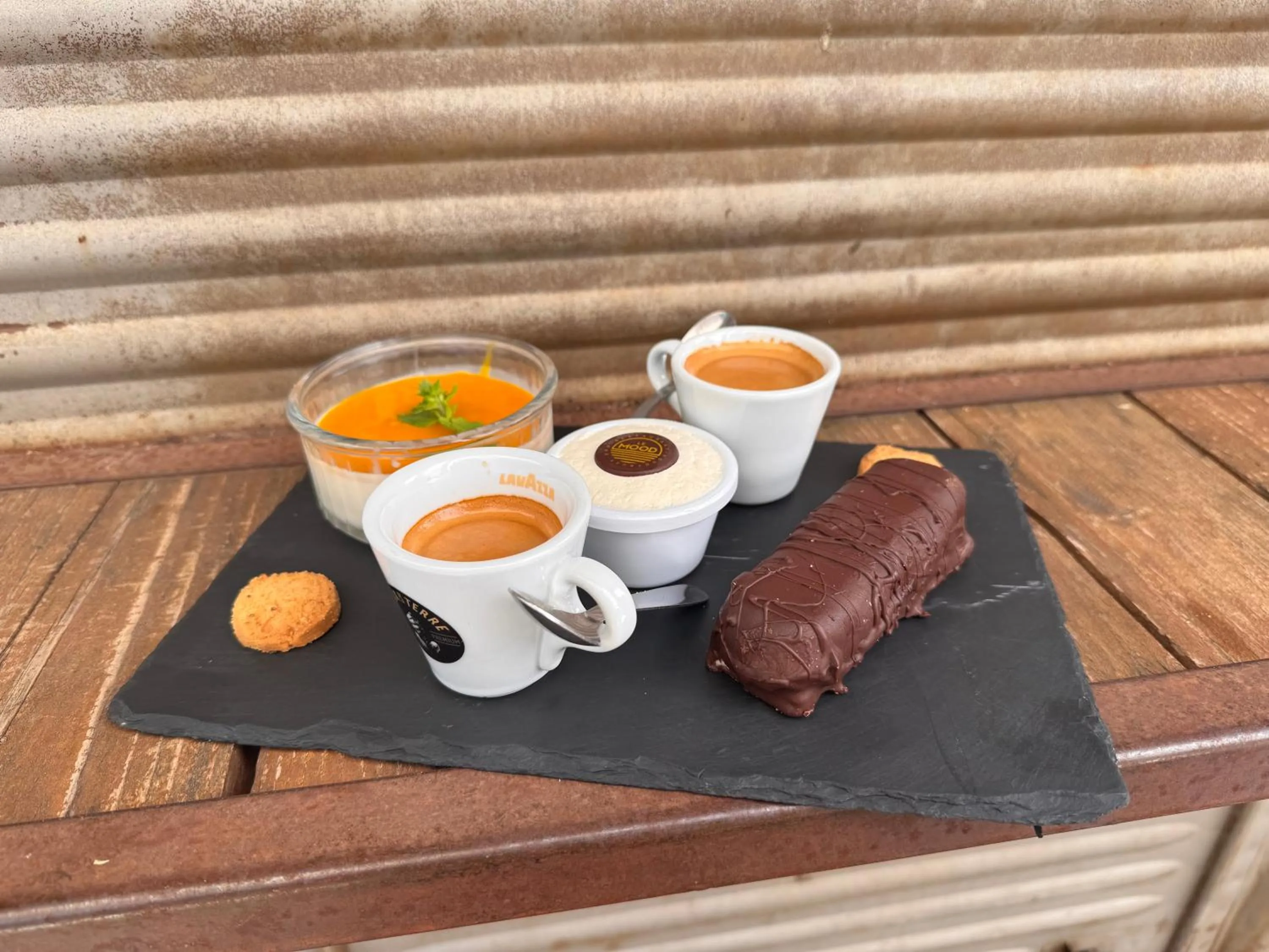 Restaurant/places to eat in Ibis Lunel Petite Camargue