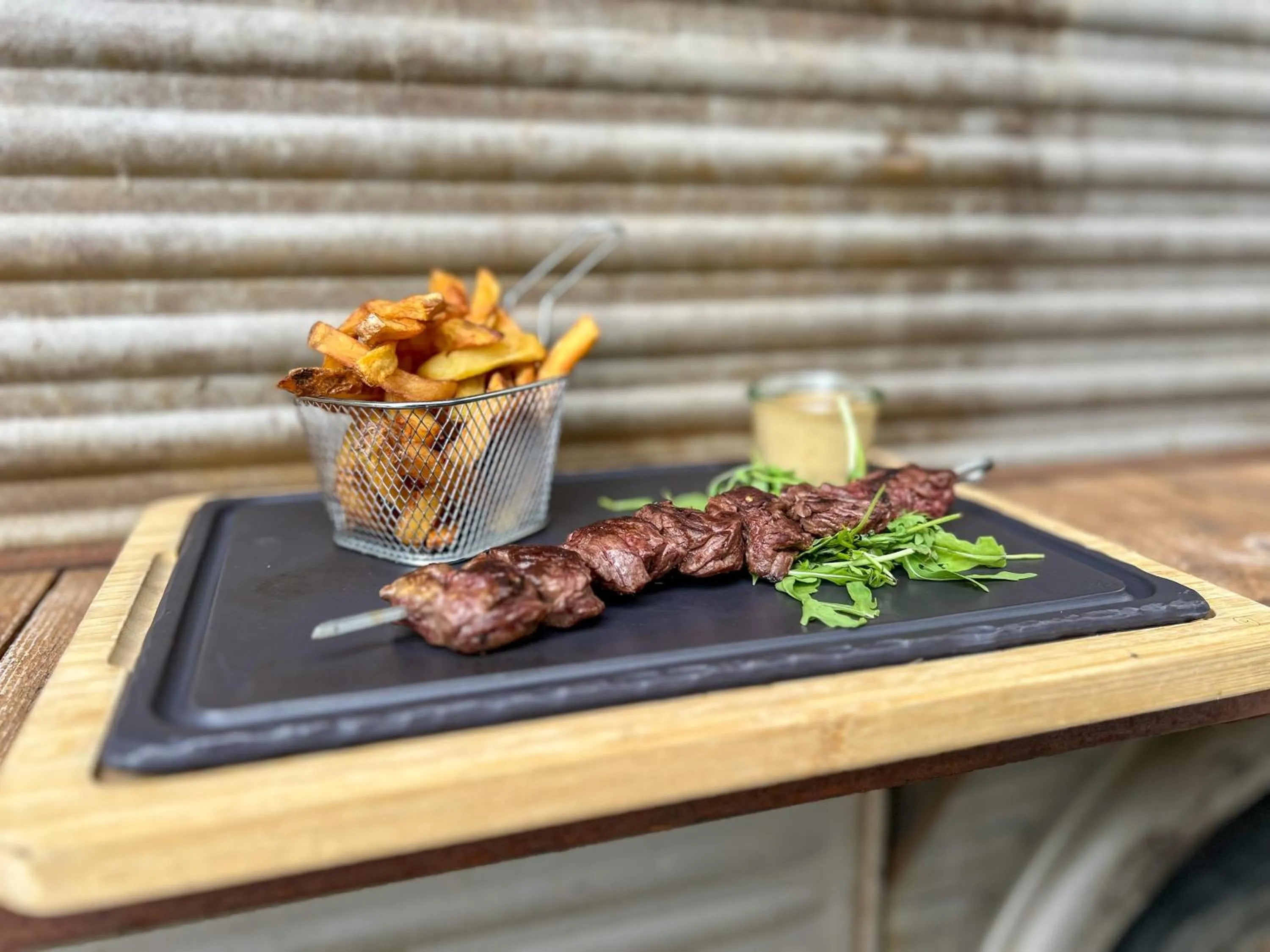 Restaurant/places to eat in Ibis Lunel Petite Camargue